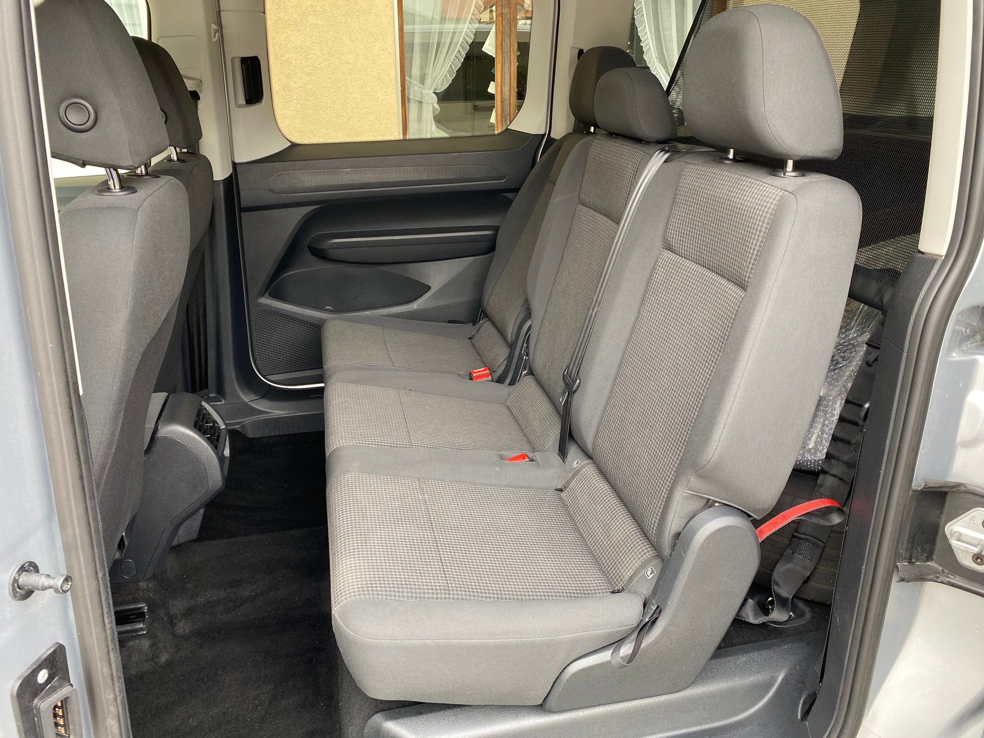 VW Caddy Maxi 2.0 TDI 4Motion-image-7