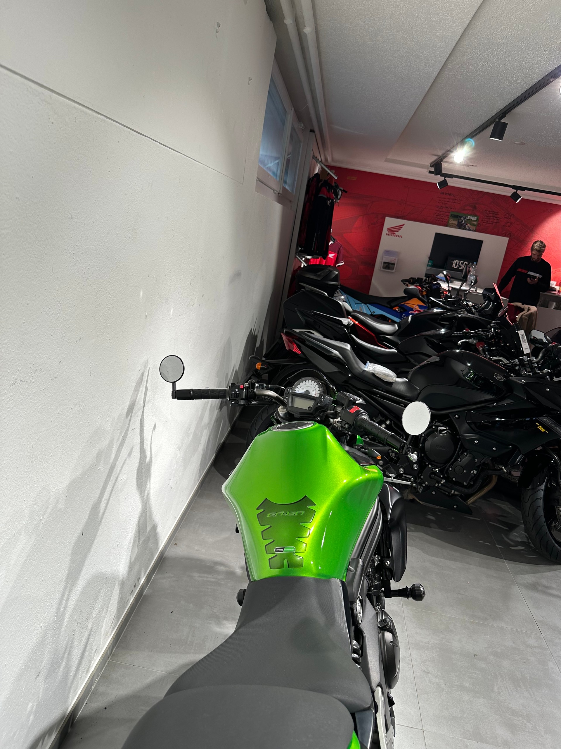 KAWASAKI ER-6 N-showroom-element-2