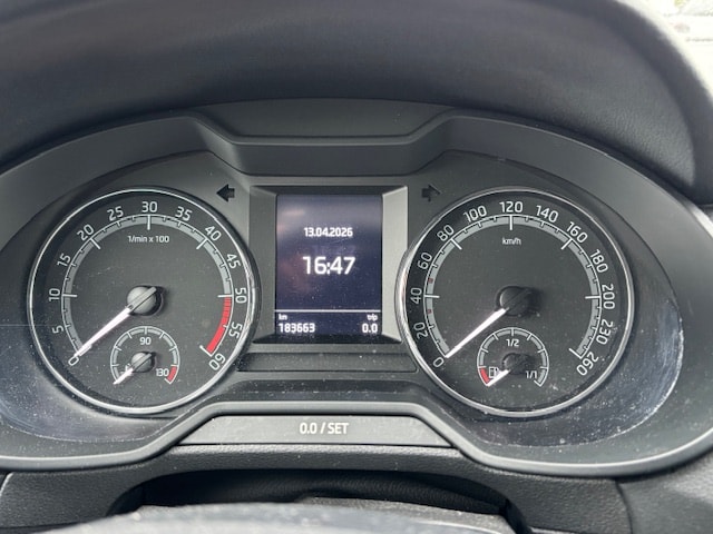 SKODA Octavia Combi 2.0 TDI Ambition 4x4 DSG-image-10