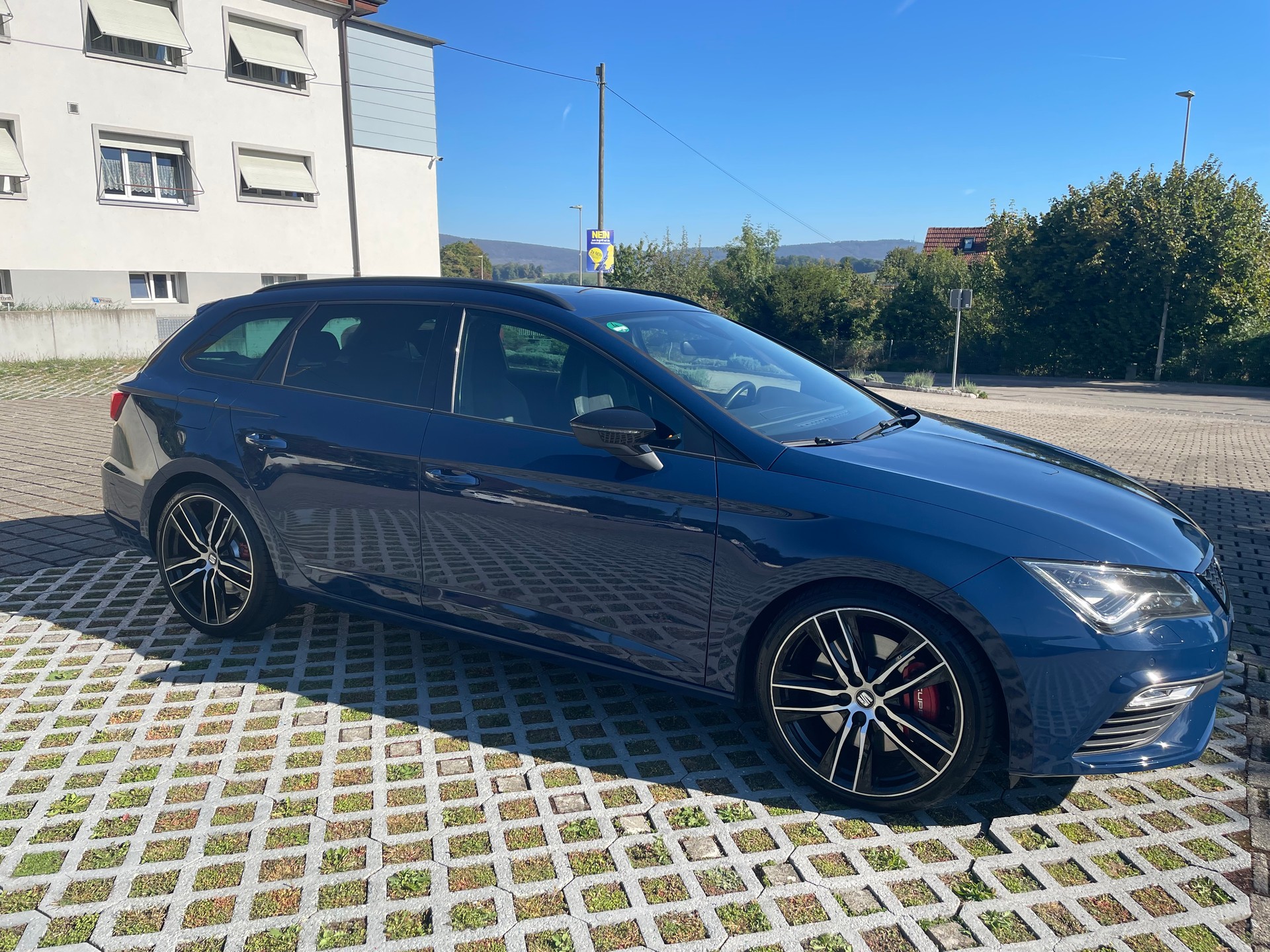 SEAT Leon ST 2.0 TSI Cupra 300 4 Drive DSG - Ab MFK-image-0