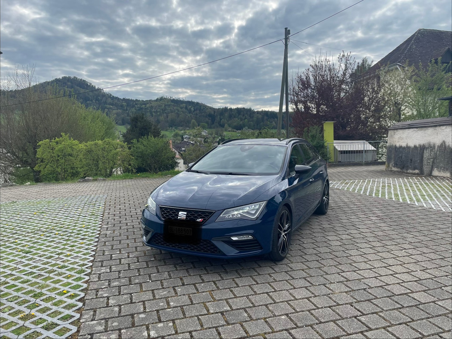 SEAT Leon ST 2.0 TSI Cupra 300 4 Drive DSG-image-1