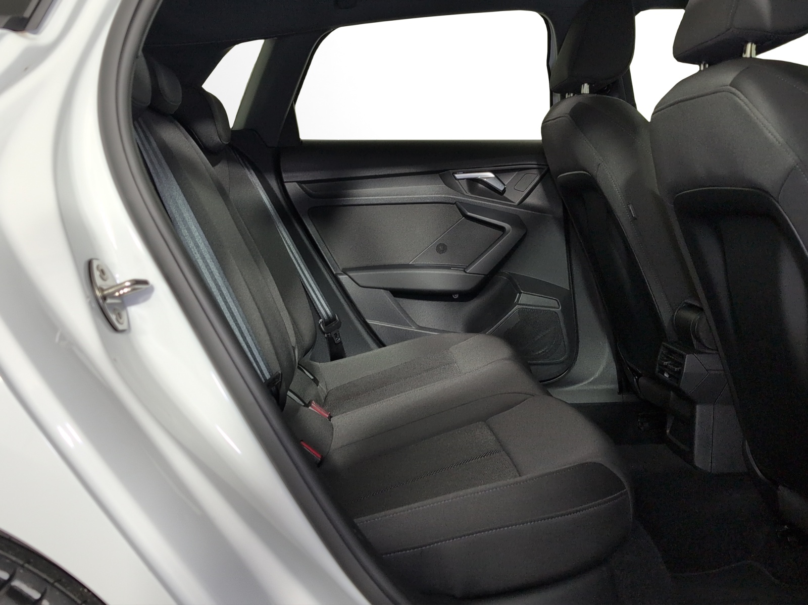 AUDI A3 Sportback 35 TFSI Attraction S-tronic-image-12