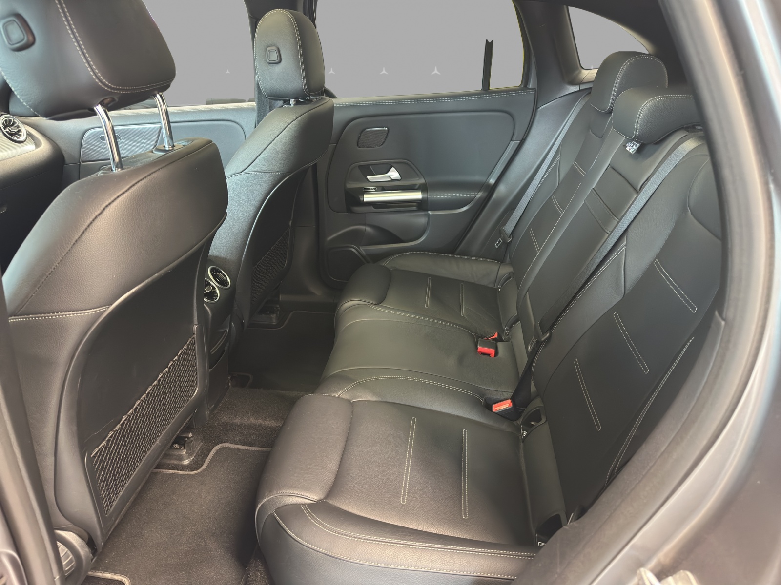 MERCEDES-BENZ EQA 350 4Matic Swiss Star AMG Line-image-13