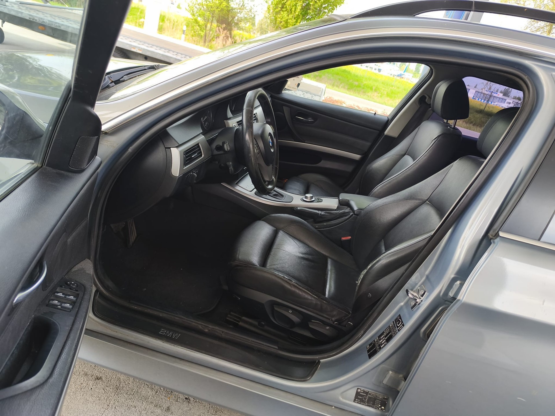 BMW 330xi Touring-image-11