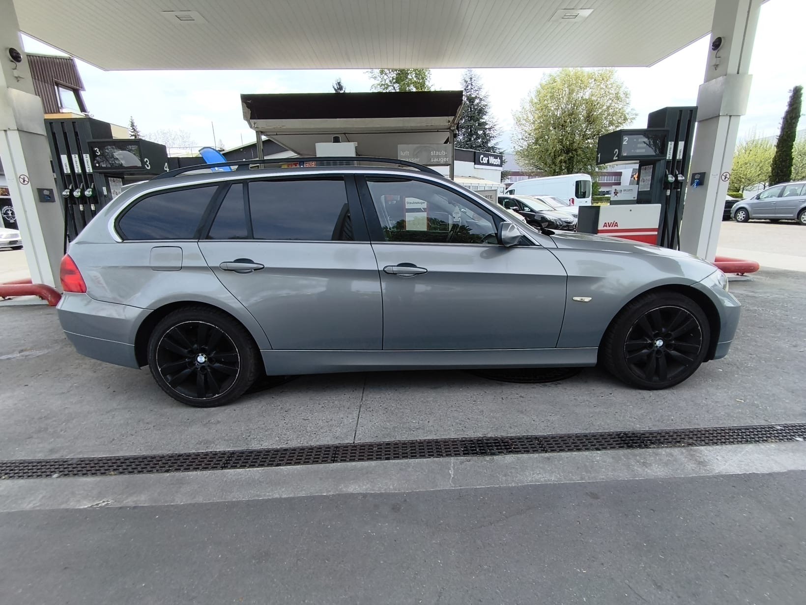 BMW 330xi Touring-image-5