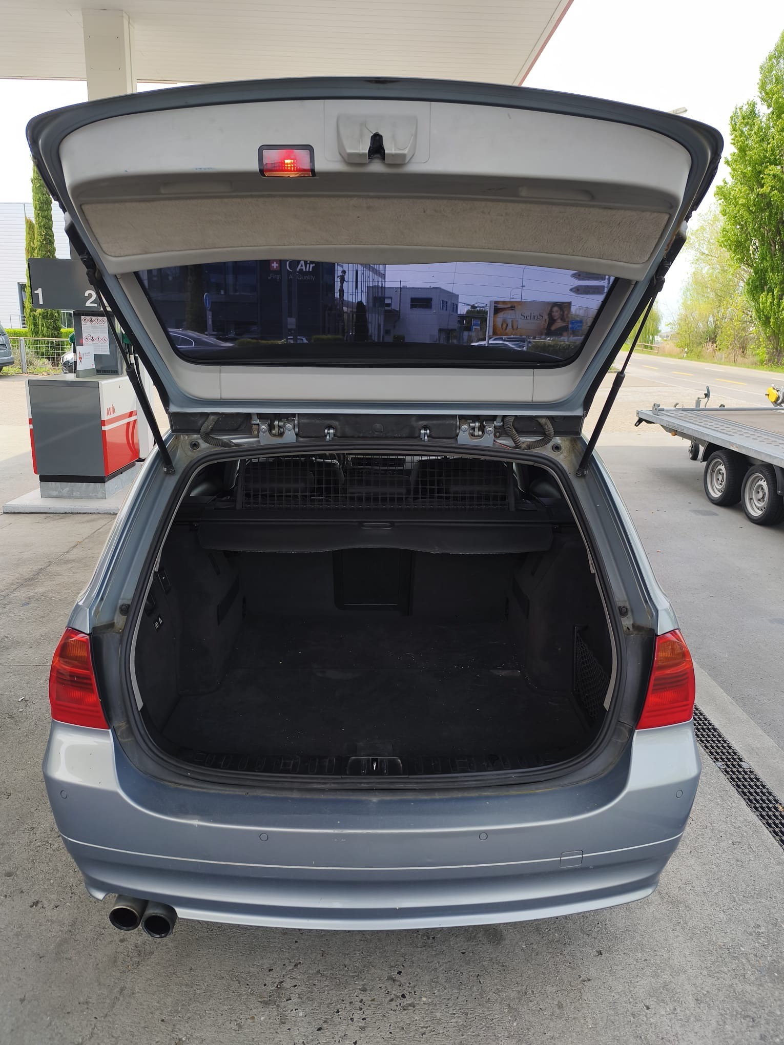 BMW 330xi Touring-image-8