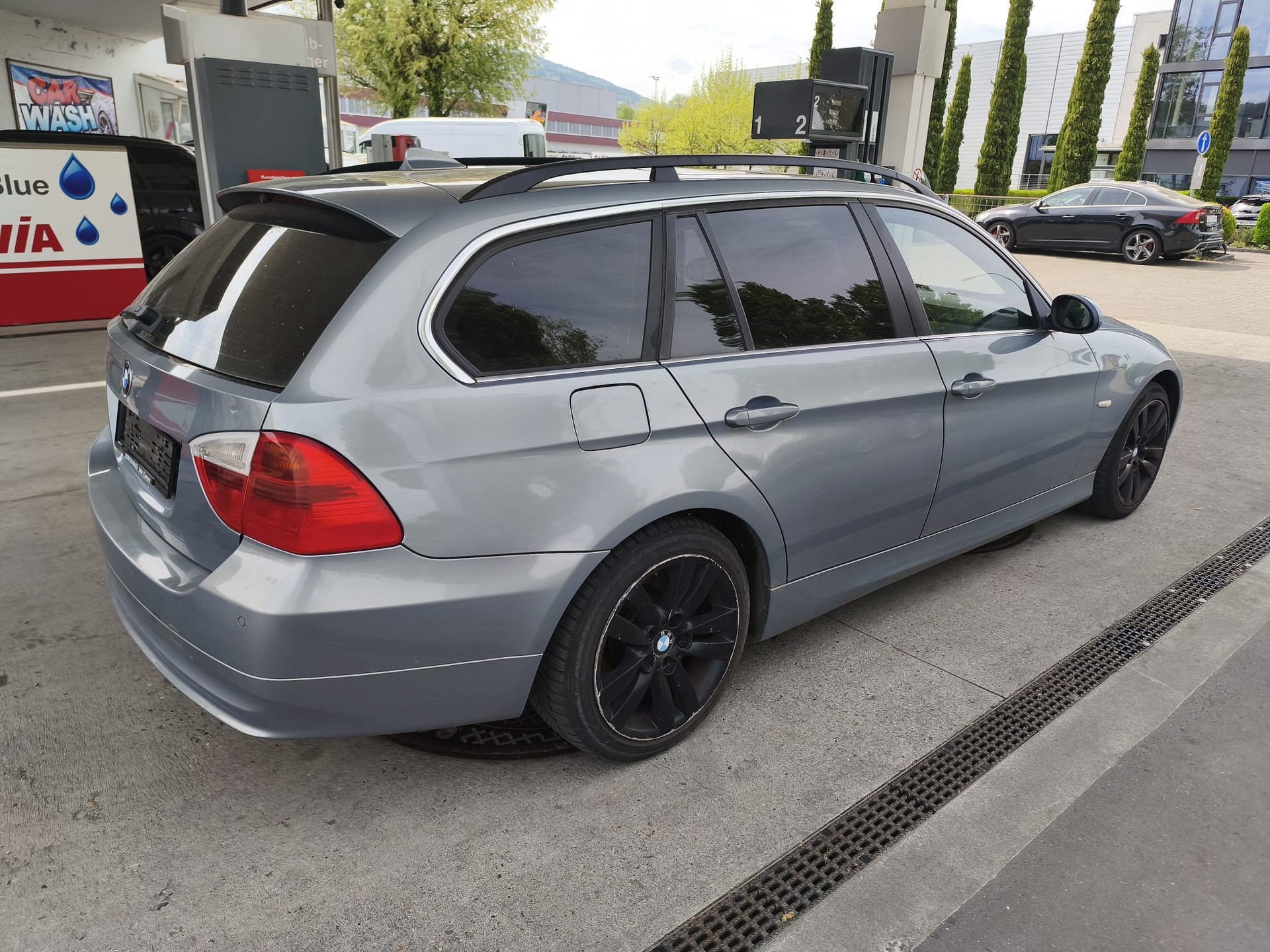 BMW 330xi Touring-image-3