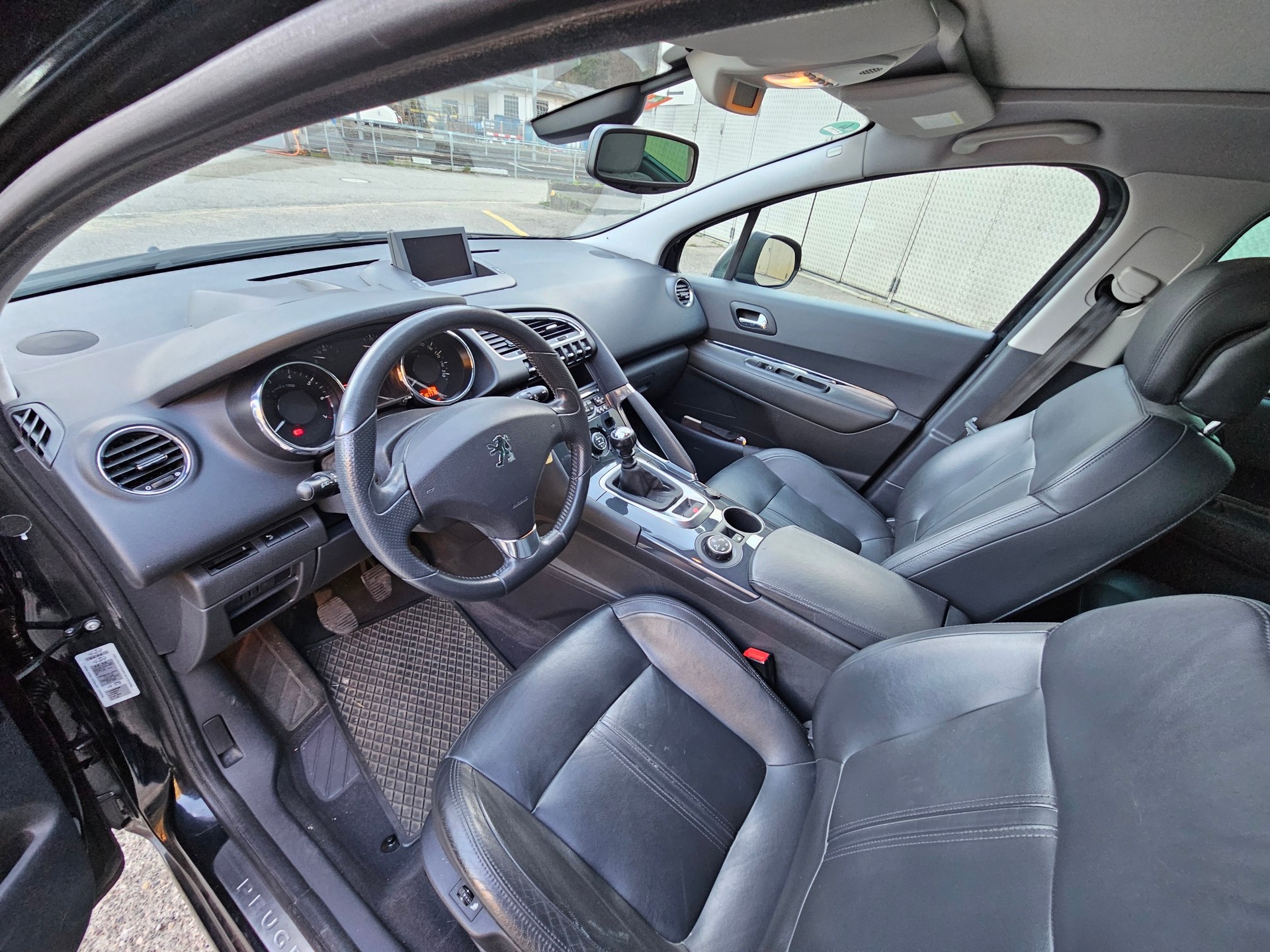 PEUGEOT 3008 1.6 16V T Sport Pack-image-4