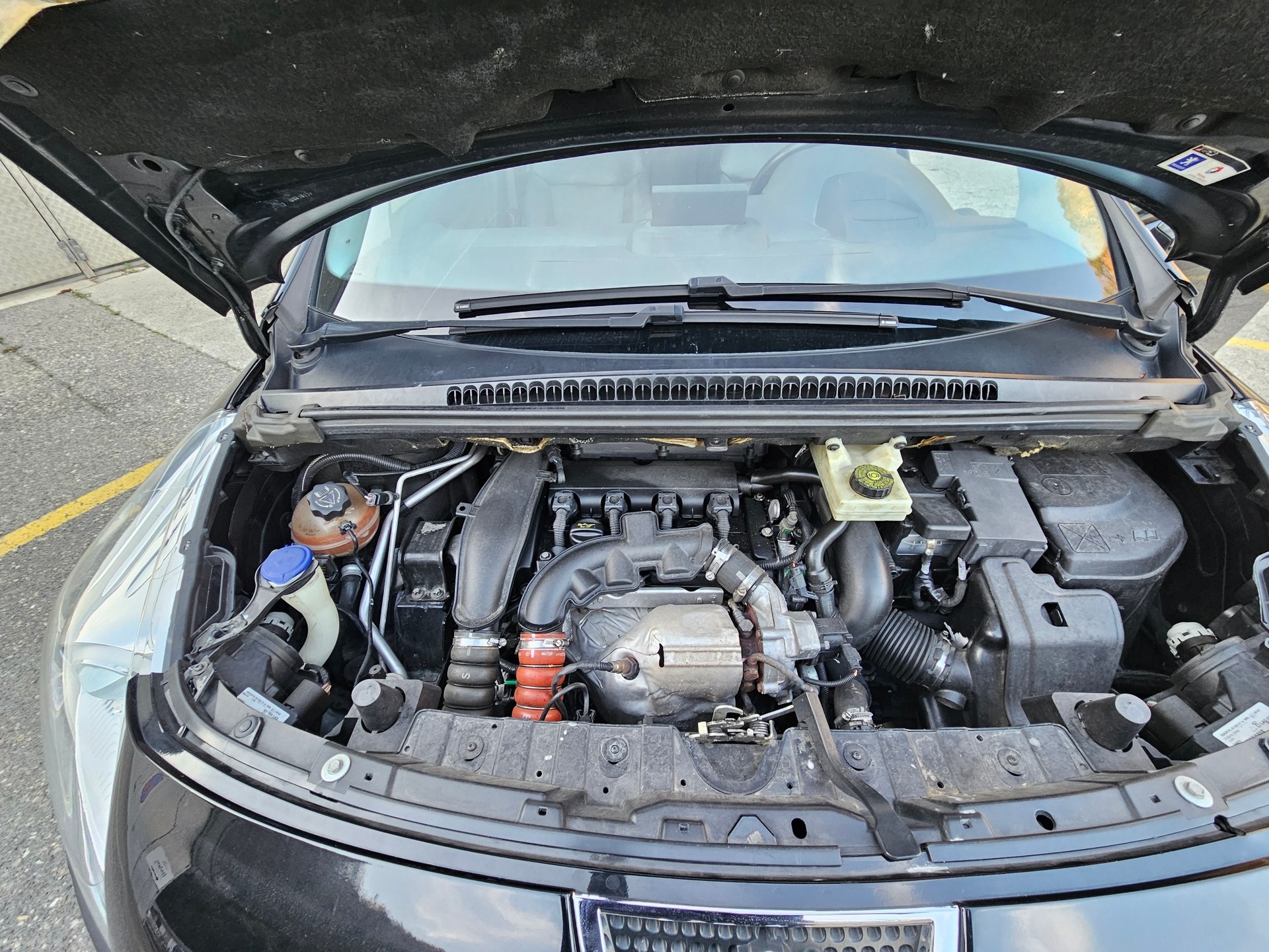 PEUGEOT 3008 1.6 16V T Sport Pack-image-5