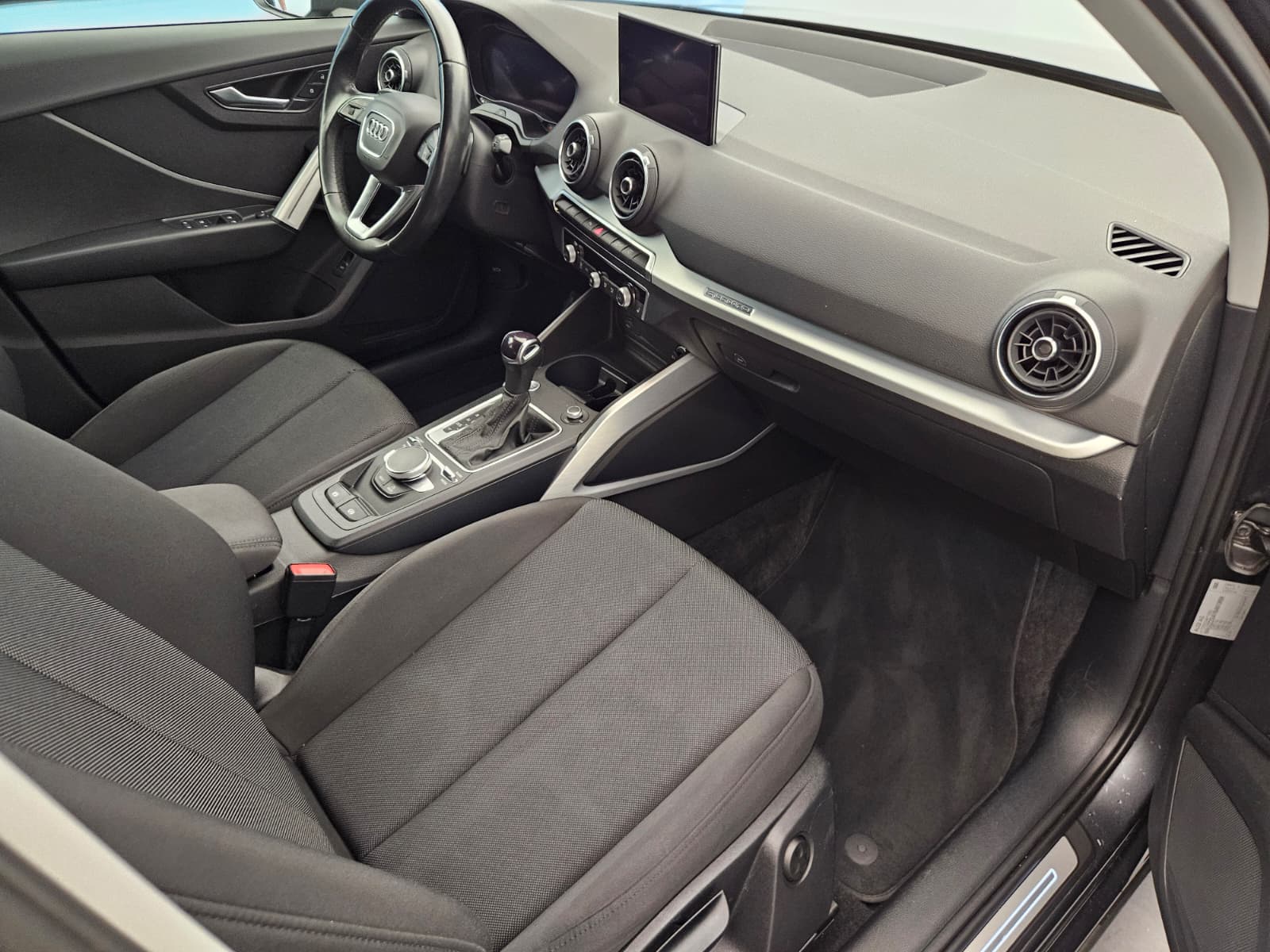 AUDI Q2 35 TDI S line quattro S-tronic-image-11