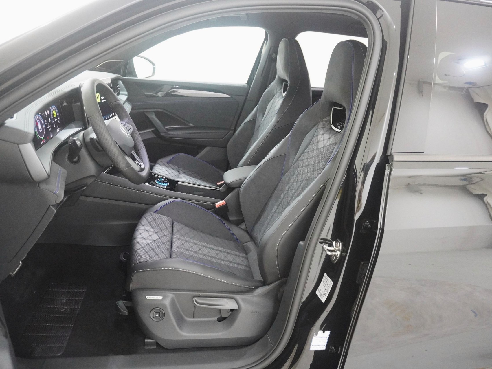 VW Tayron 1.5 TSI PHEV R-Line DSG-image-12