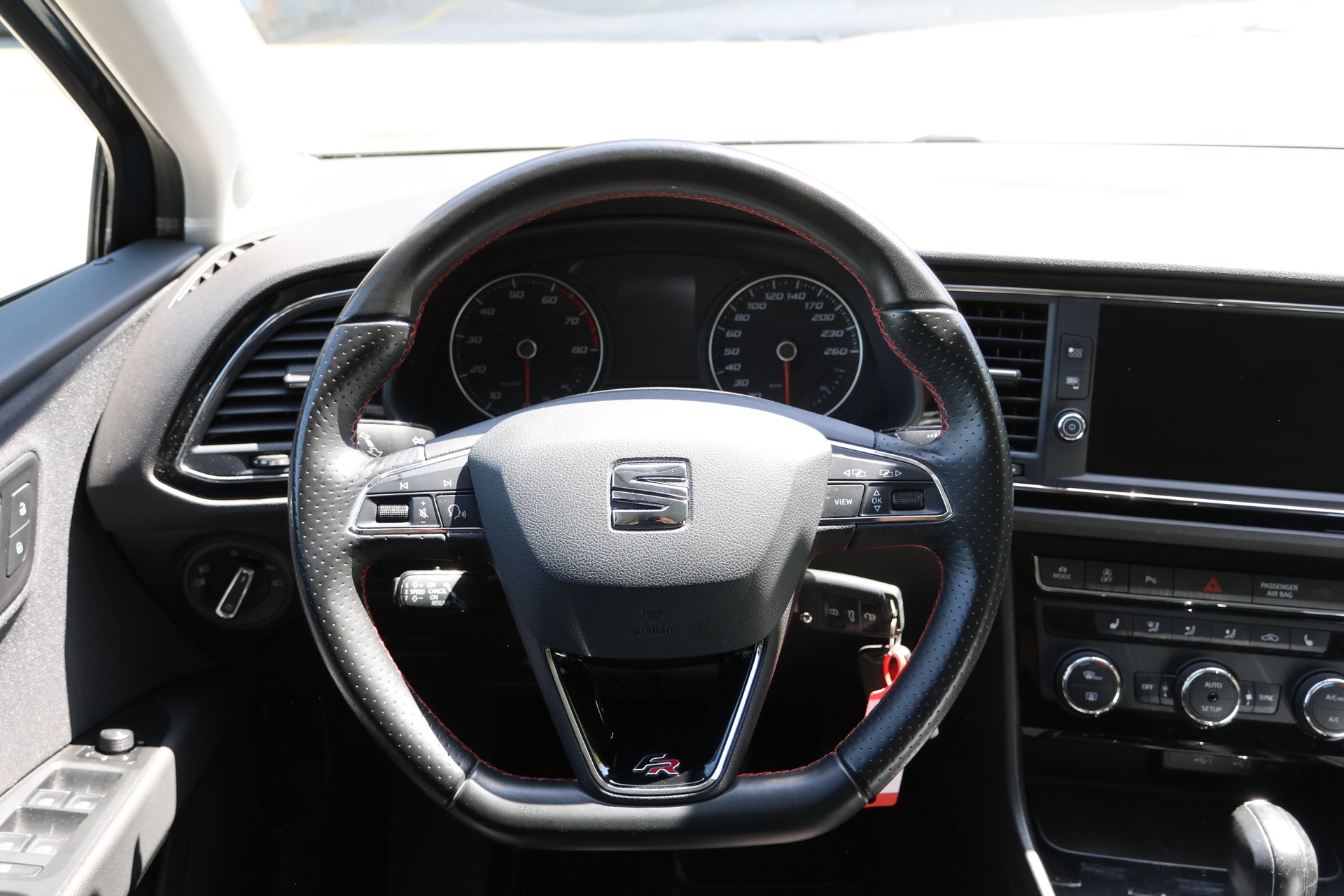 SEAT Leon 2.0 TSI FR DSG-image-4
