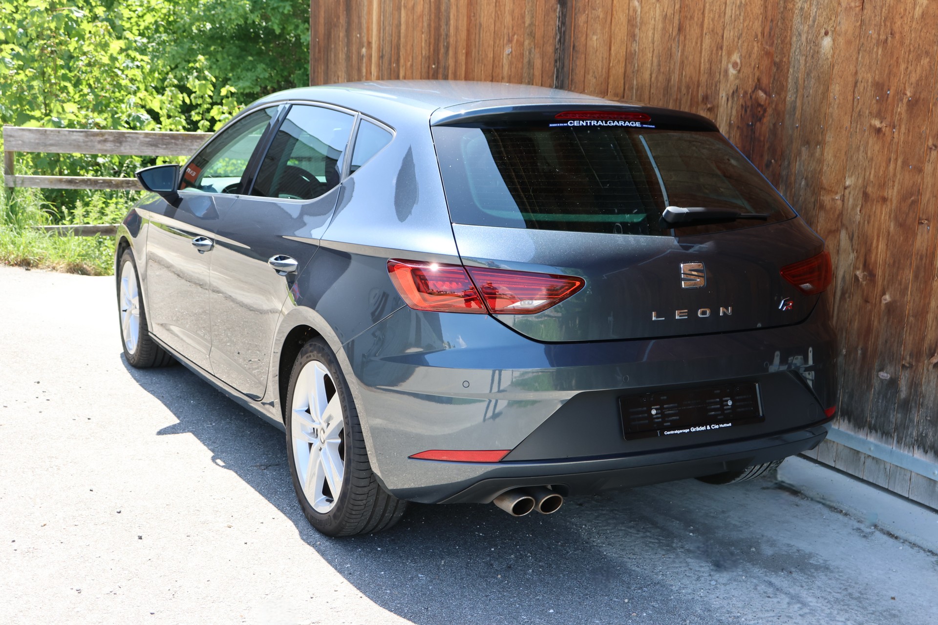 SEAT Leon 2.0 TSI FR DSG-image-2
