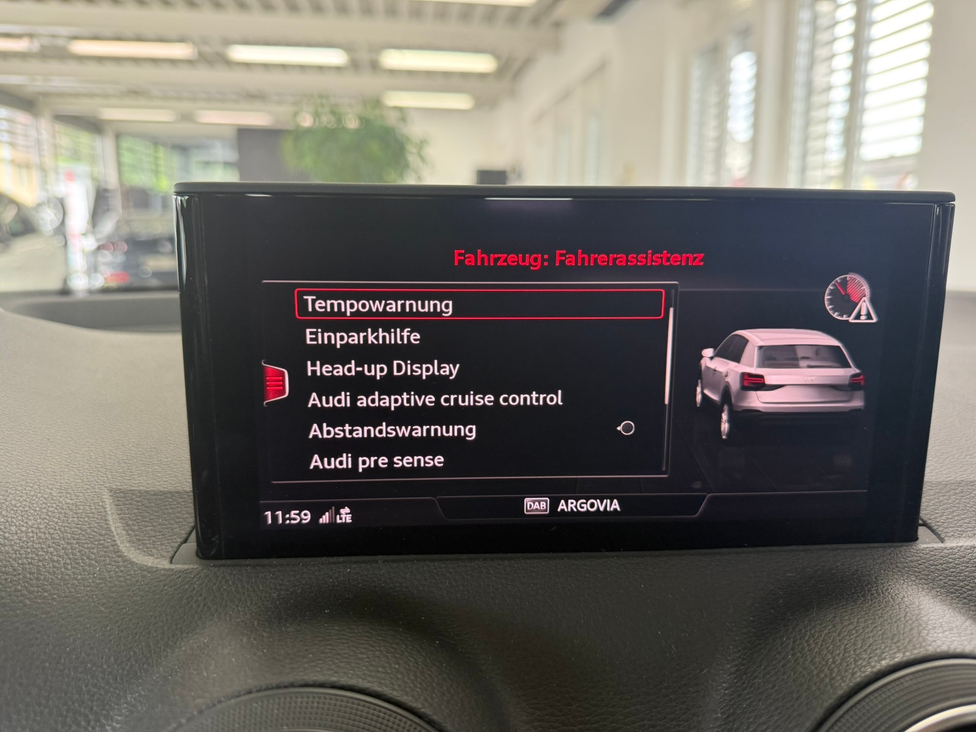 AUDI Q2 40 TFSI Sport quattro S-tronic, 8-fach bereift-image-25
