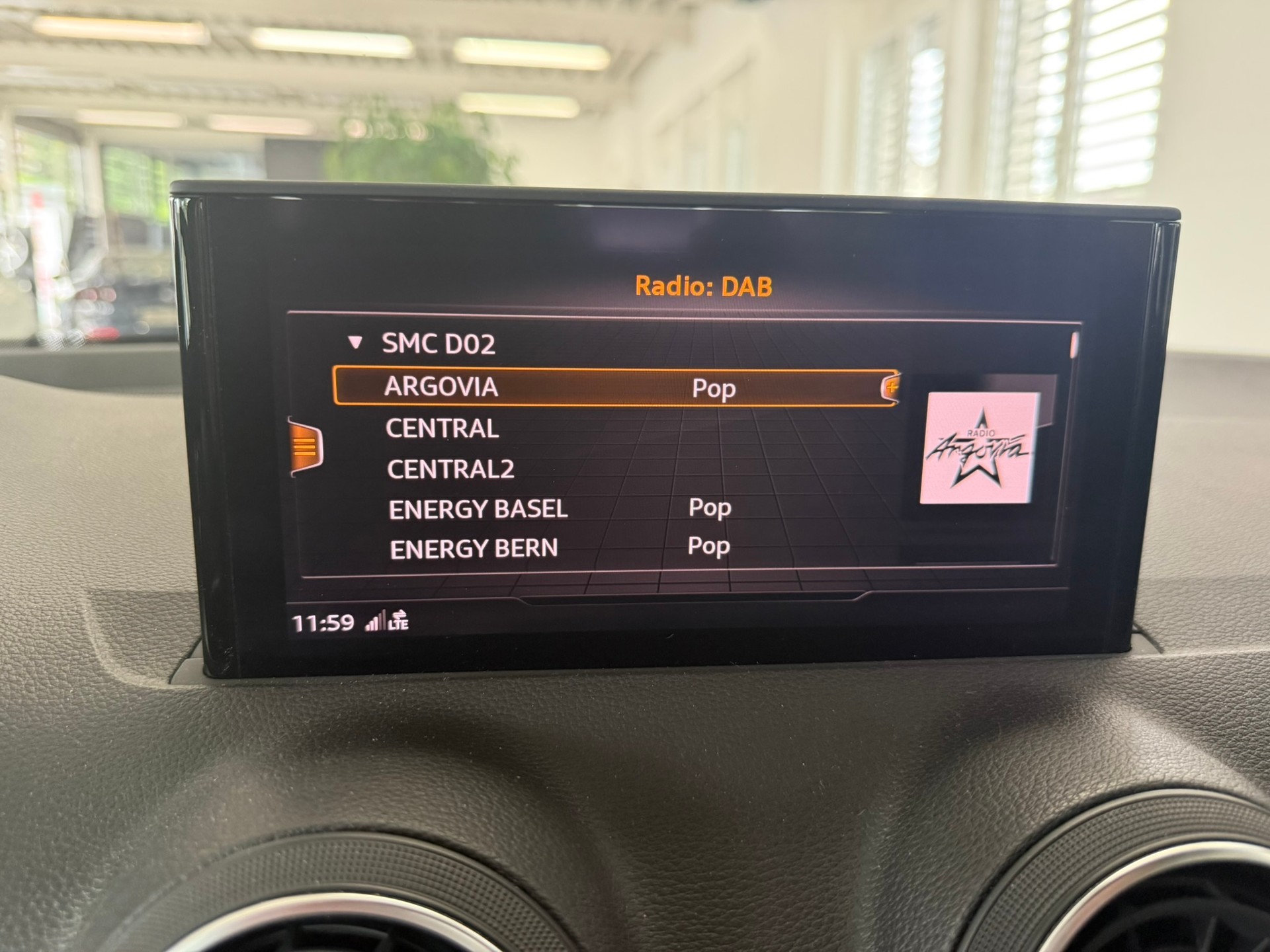 AUDI Q2 40 TFSI Sport quattro S-tronic, 8-fach bereift-image-21