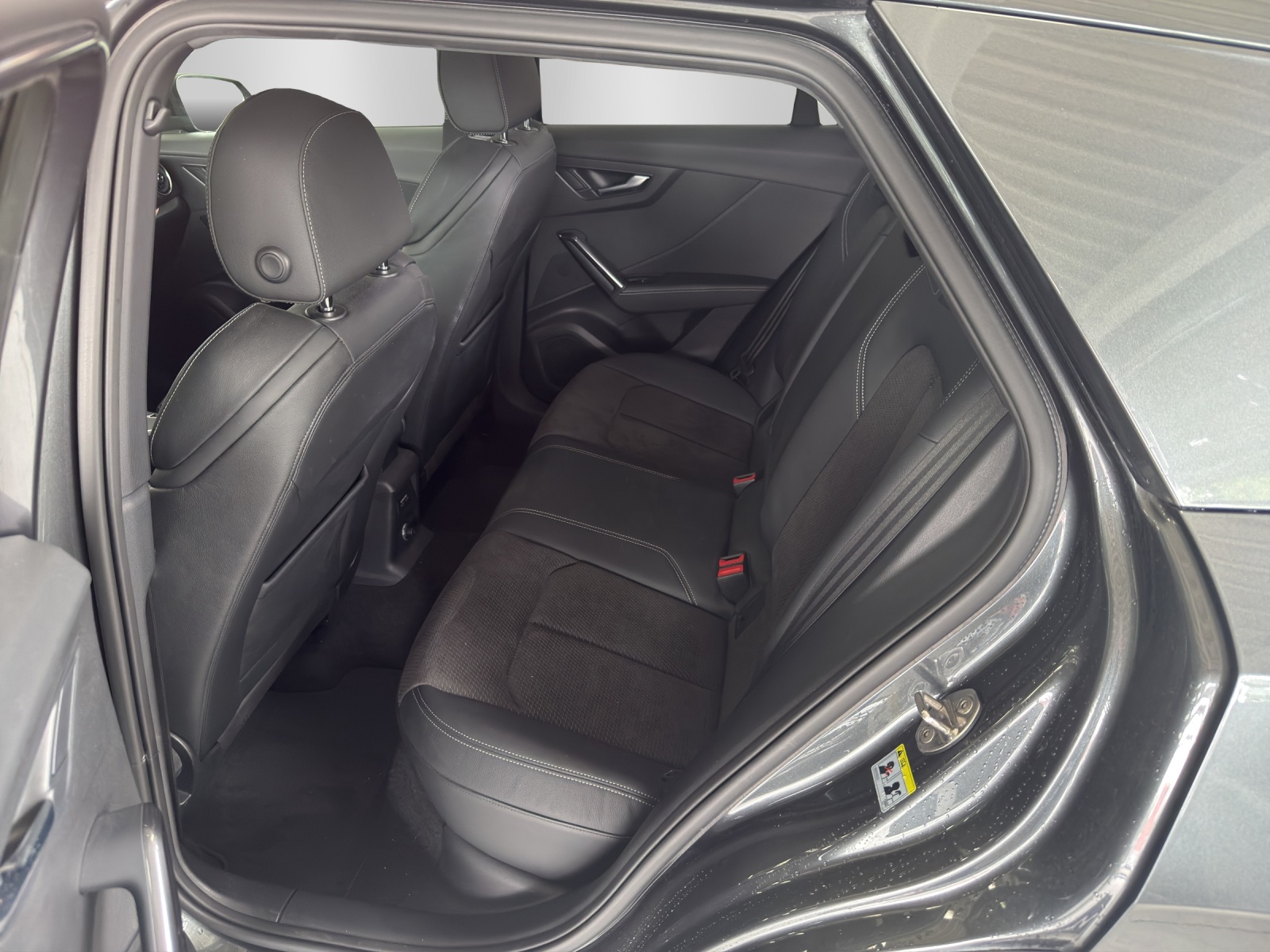 AUDI Q2 40 TFSI Sport quattro S-tronic, 8-fach bereift-image-9