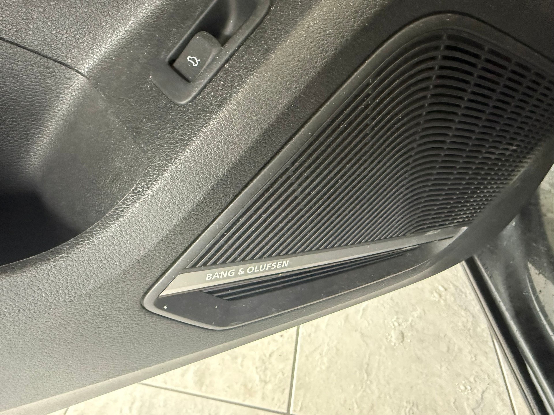 AUDI Q2 40 TFSI Sport quattro S-tronic, 8-fach bereift-image-13