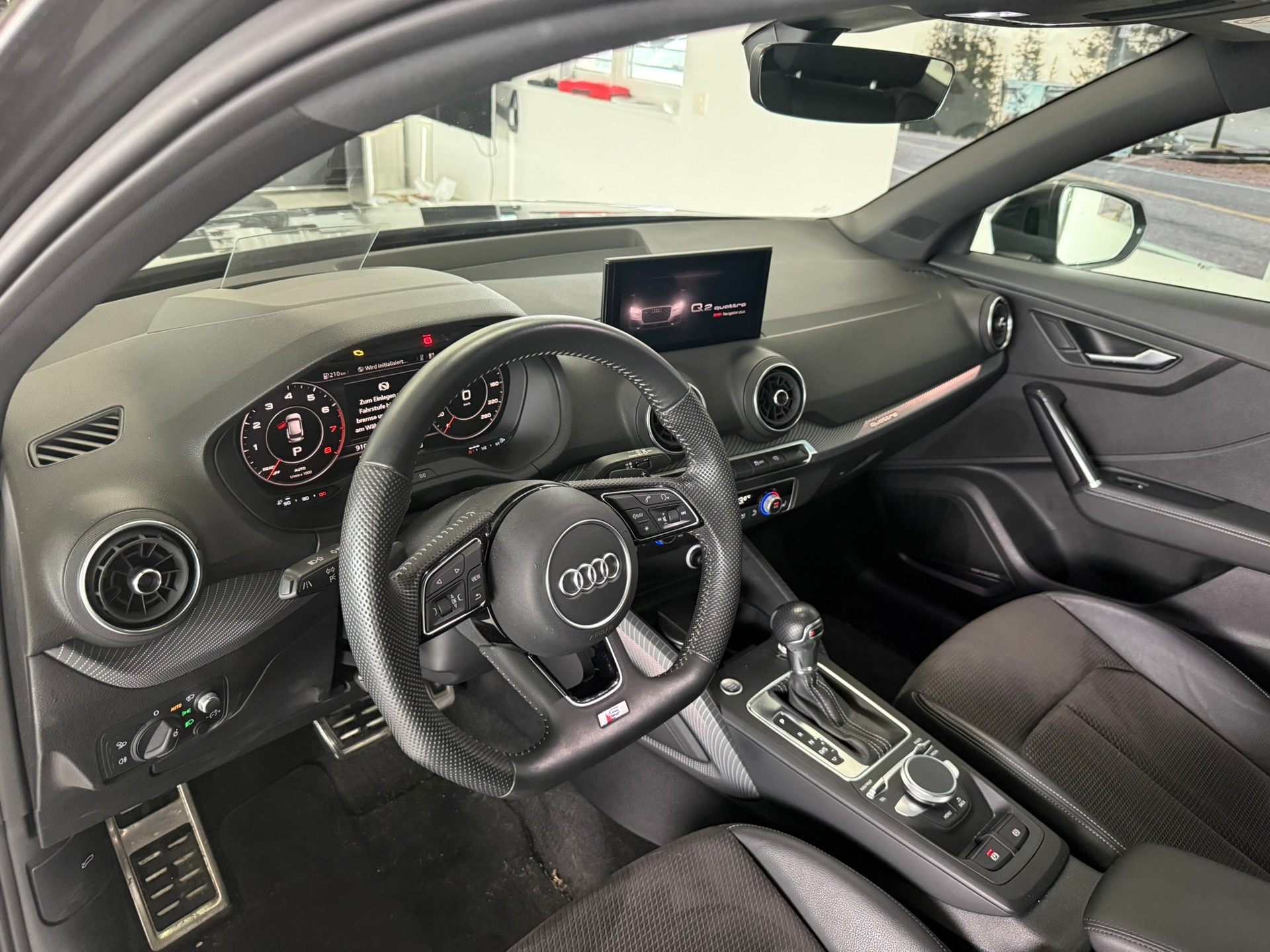 AUDI Q2 40 TFSI Sport quattro S-tronic, 8-fach bereift-image-11