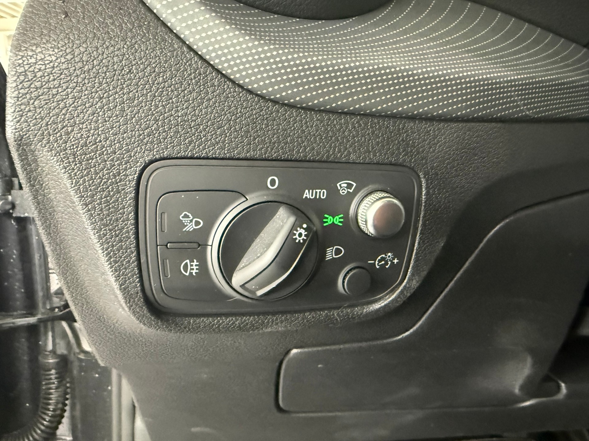 AUDI Q2 40 TFSI Sport quattro S-tronic, 8-fach bereift-image-15