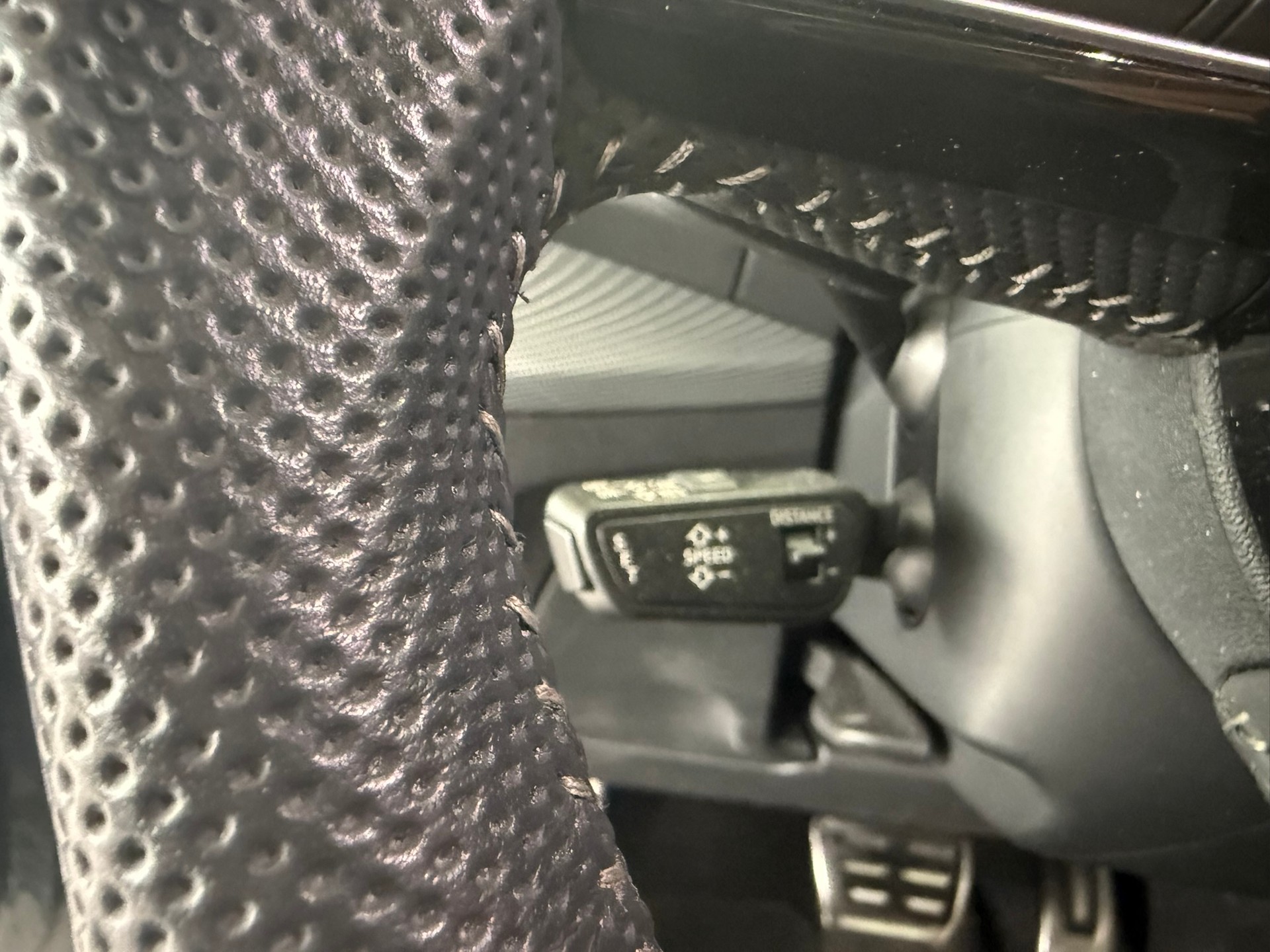 AUDI Q2 40 TFSI Sport quattro S-tronic, 8-fach bereift-image-16