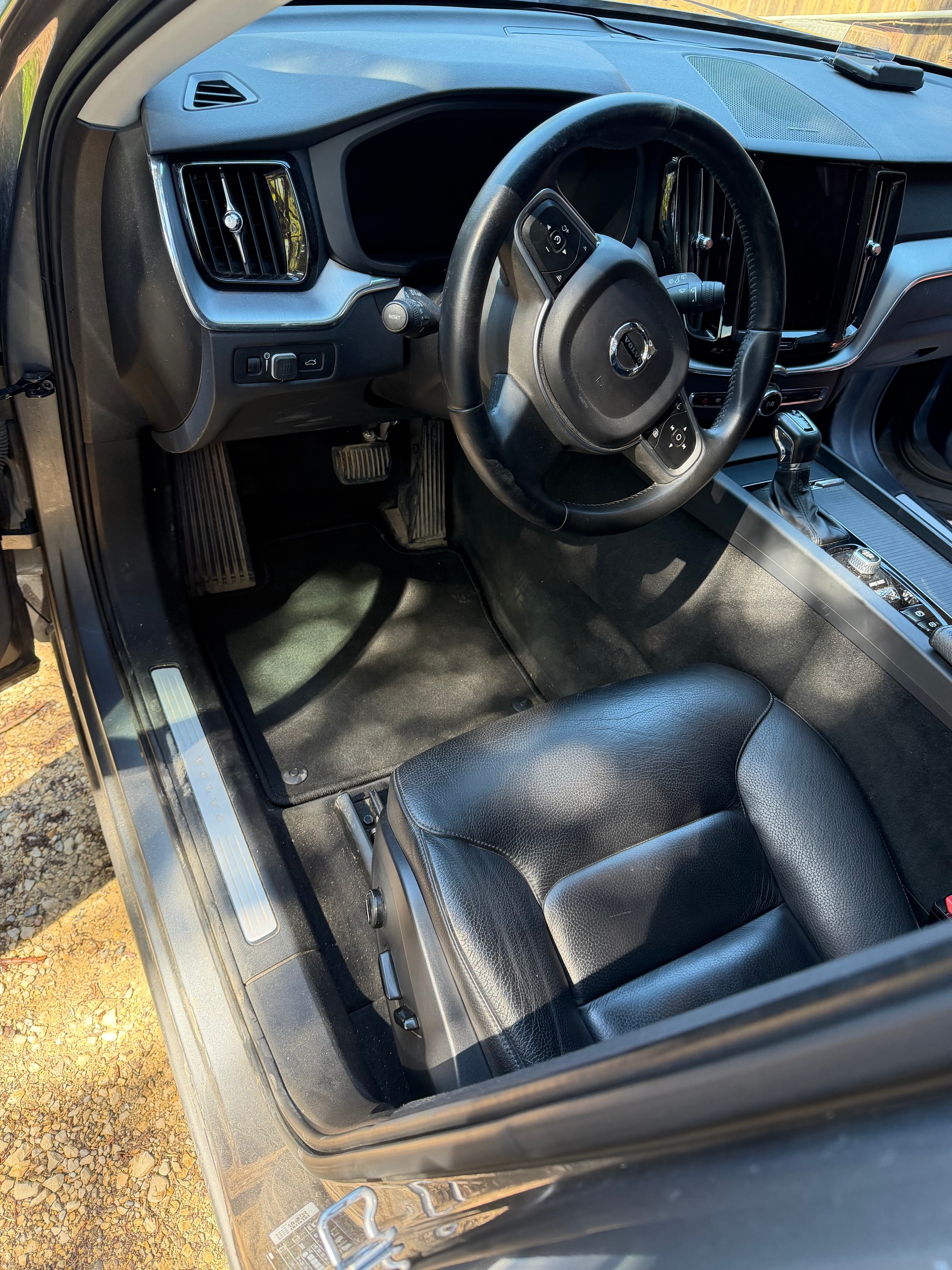 VOLVO XC 60 2.0 T5 Momentum AWD-image-18
