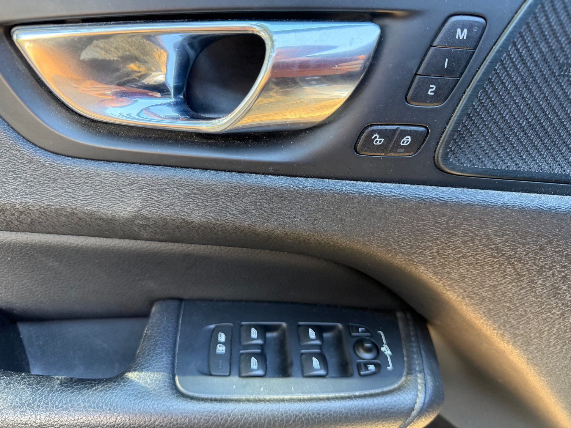 VOLVO XC 60 2.0 T5 Momentum AWD-image-10