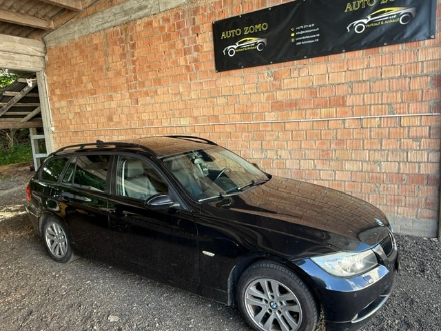 BMW 320d Touring-image-0