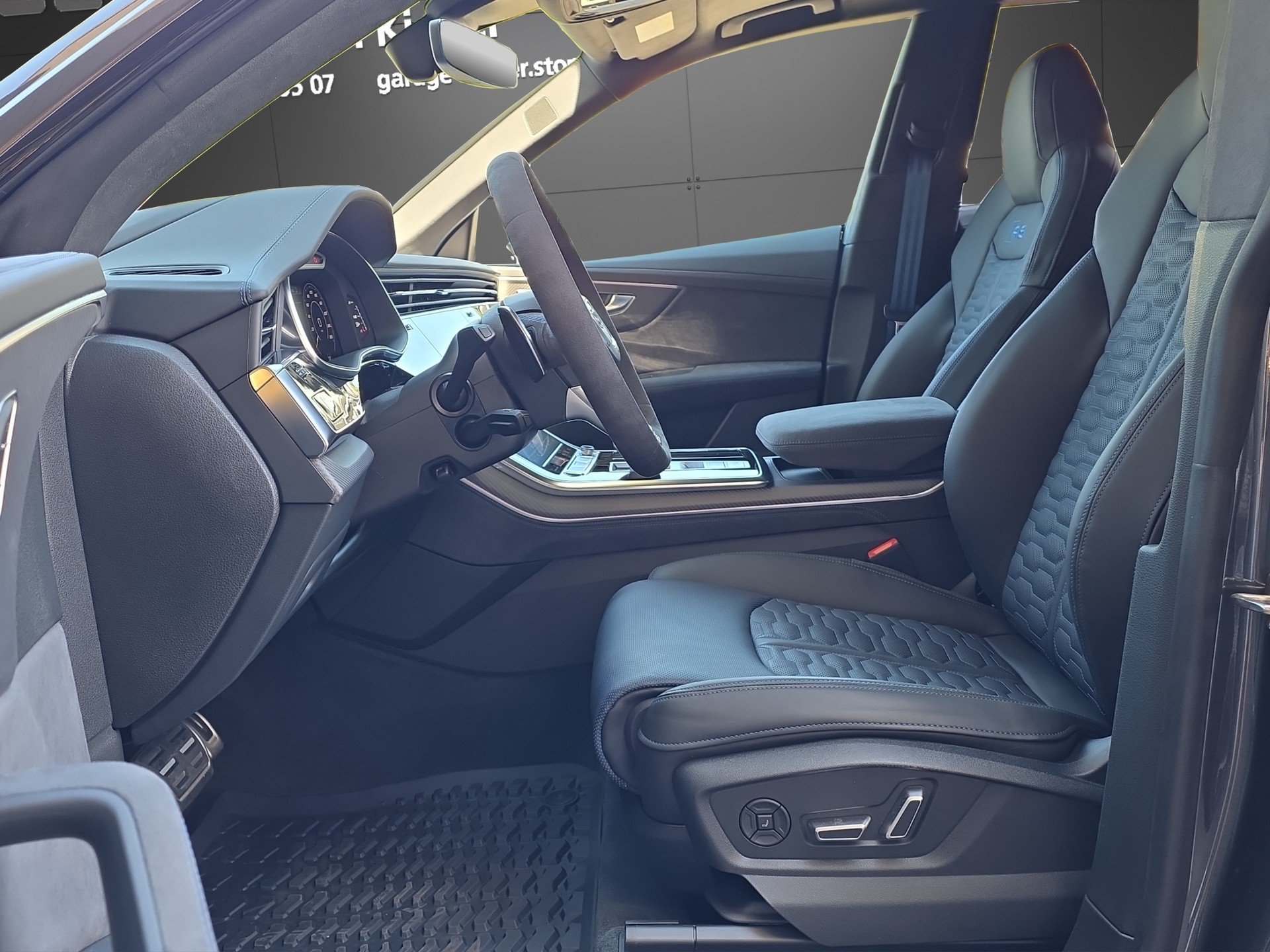 AUDI RSQ8 performance quattro-image-5