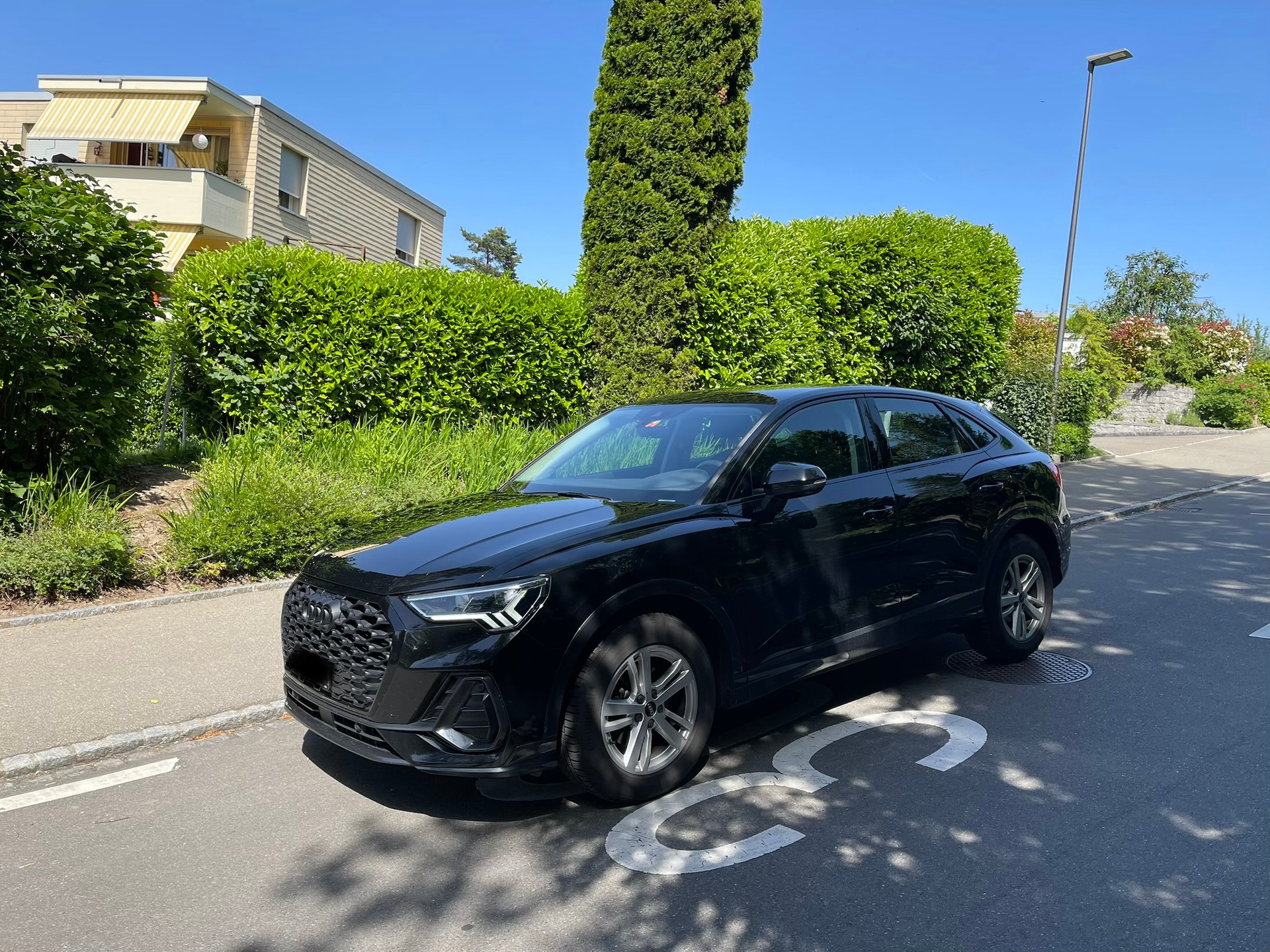 AUDI Q3 Sportback 35 TFSI Attraction S-Tronic-image-2