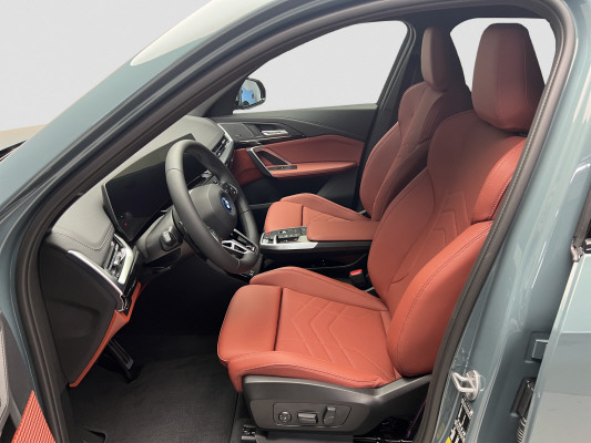 BMW iX1 eDrive 20 Ed. M Sport-image-8