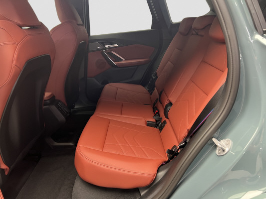 BMW iX1 eDrive 20 Ed. M Sport-image-9