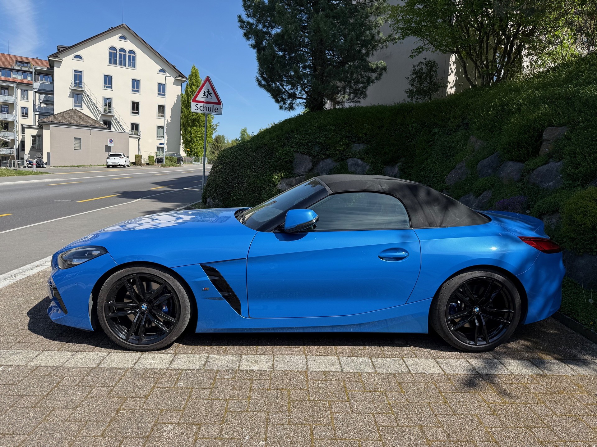 BMW M40i-image-2