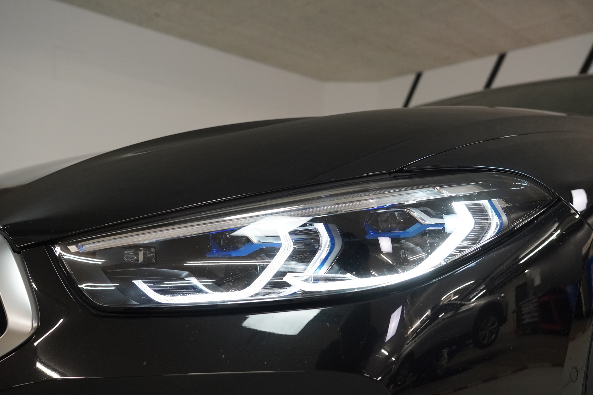 BMW 840d xDrive 48V M Sport Steptronic-image-8