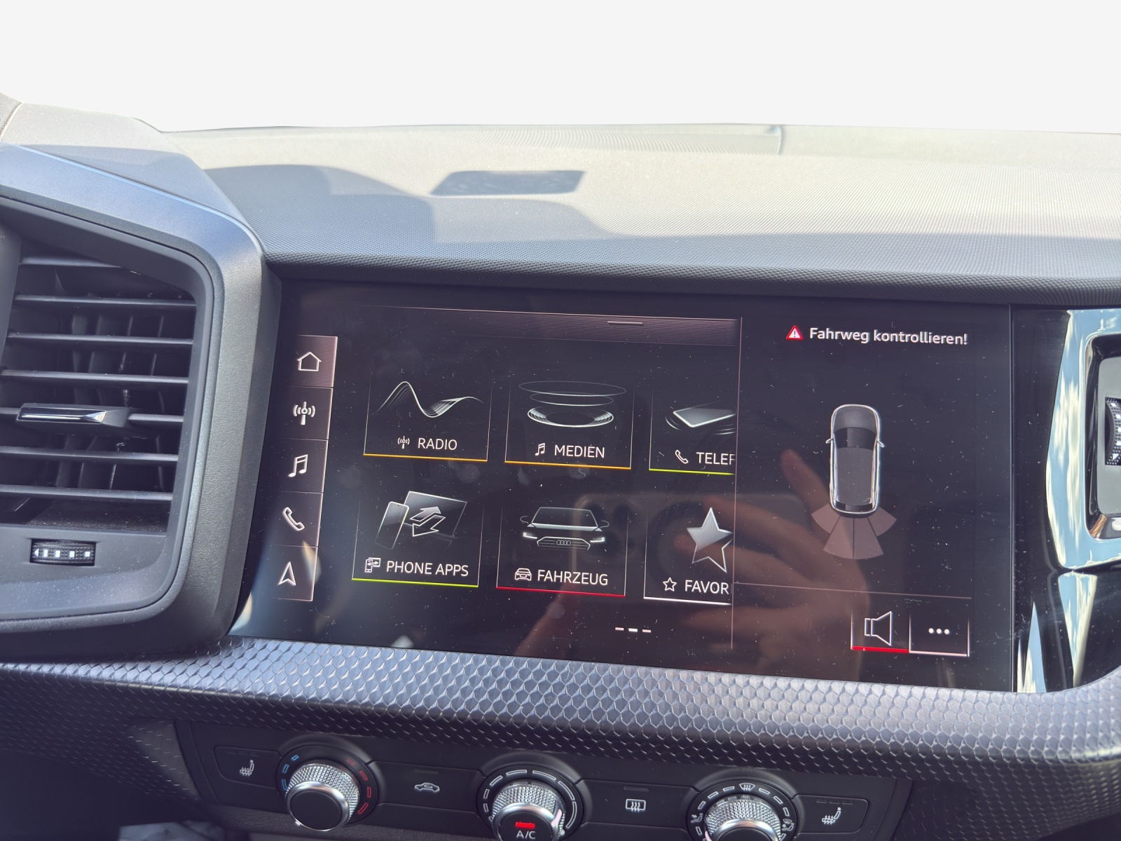 AUDI A1 Sportback 30 TFSI S Line Attraction S-tronic-image-14