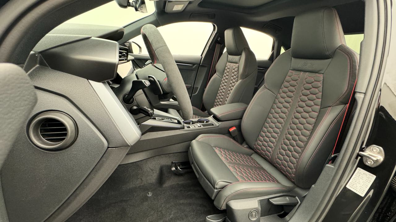 AUDI RS3 Limousine 2.5 TSI quattro S-tronic-image-4