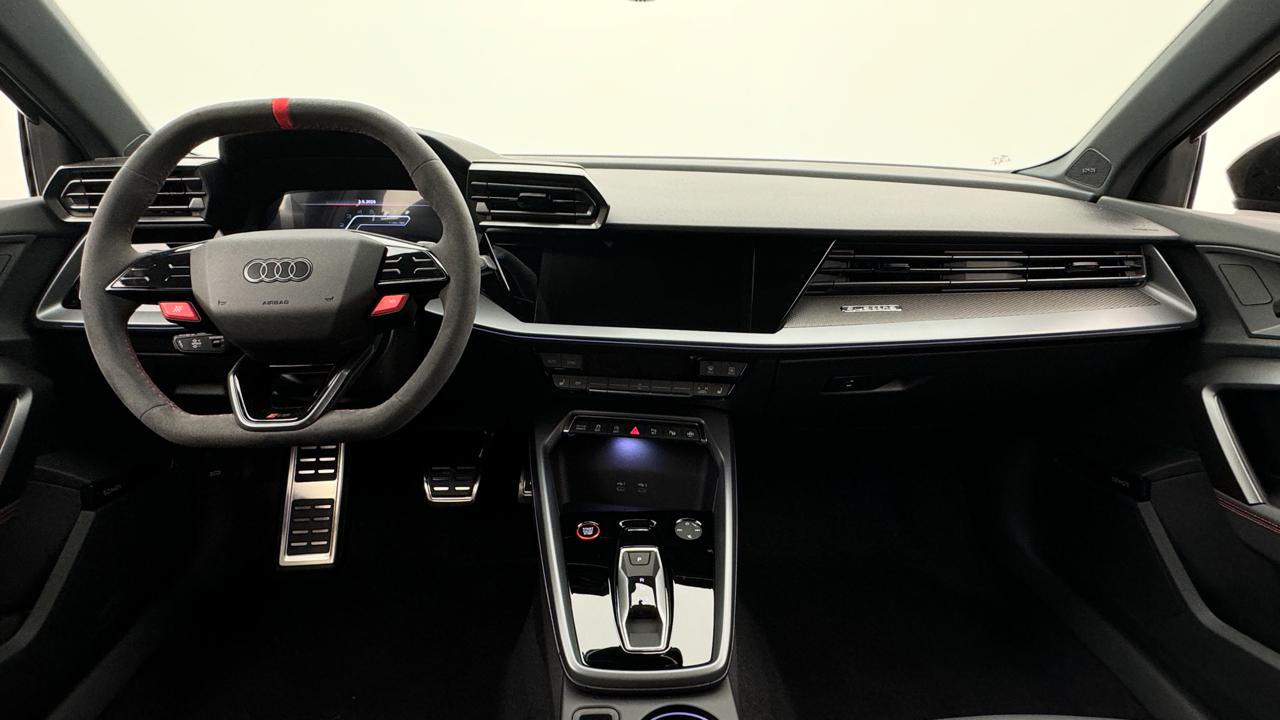 AUDI RS3 Limousine 2.5 TSI quattro S-tronic-image-5
