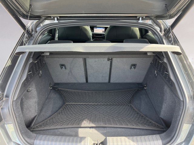 AUDI A3 Sportback 35 TFSI S line Attraction S-tronic-image-18