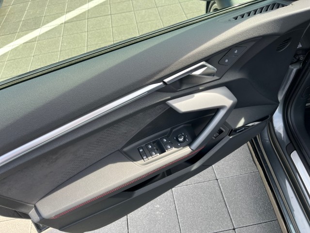 AUDI A3 Sportback 35 TFSI S line Attraction S-tronic-image-10