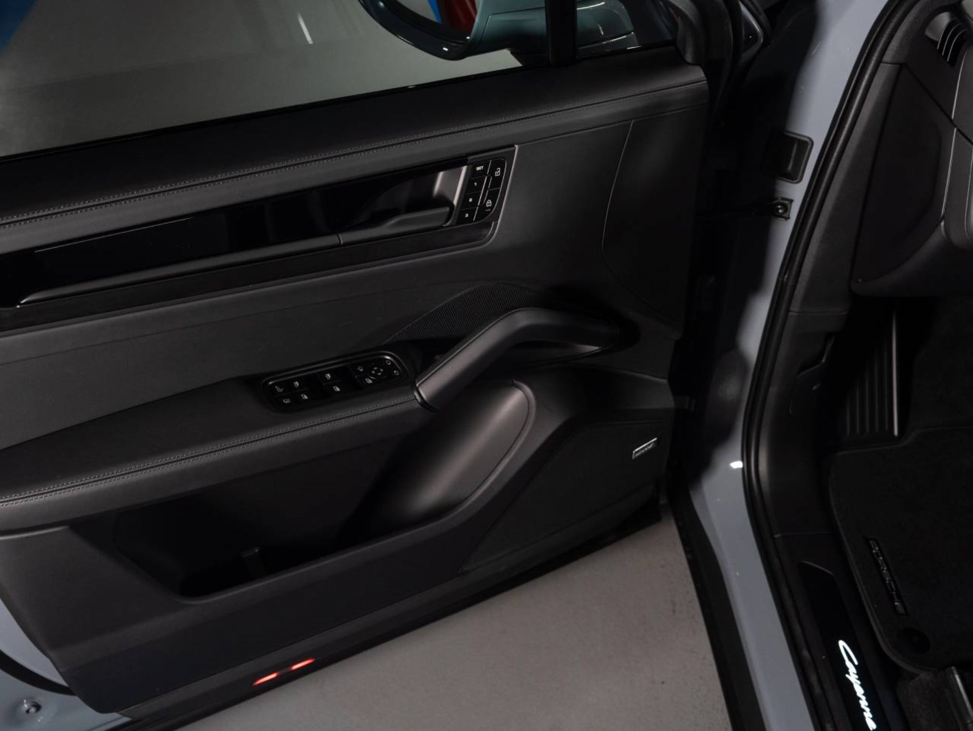 PORSCHE Cayenne E-Hybrid Coupé Black Edition-image-21