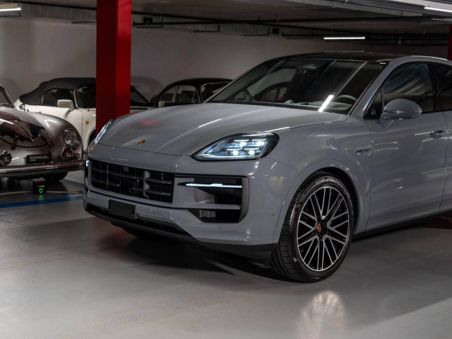 PORSCHE Cayenne E-Hybrid Coupé Black Edition-image-23