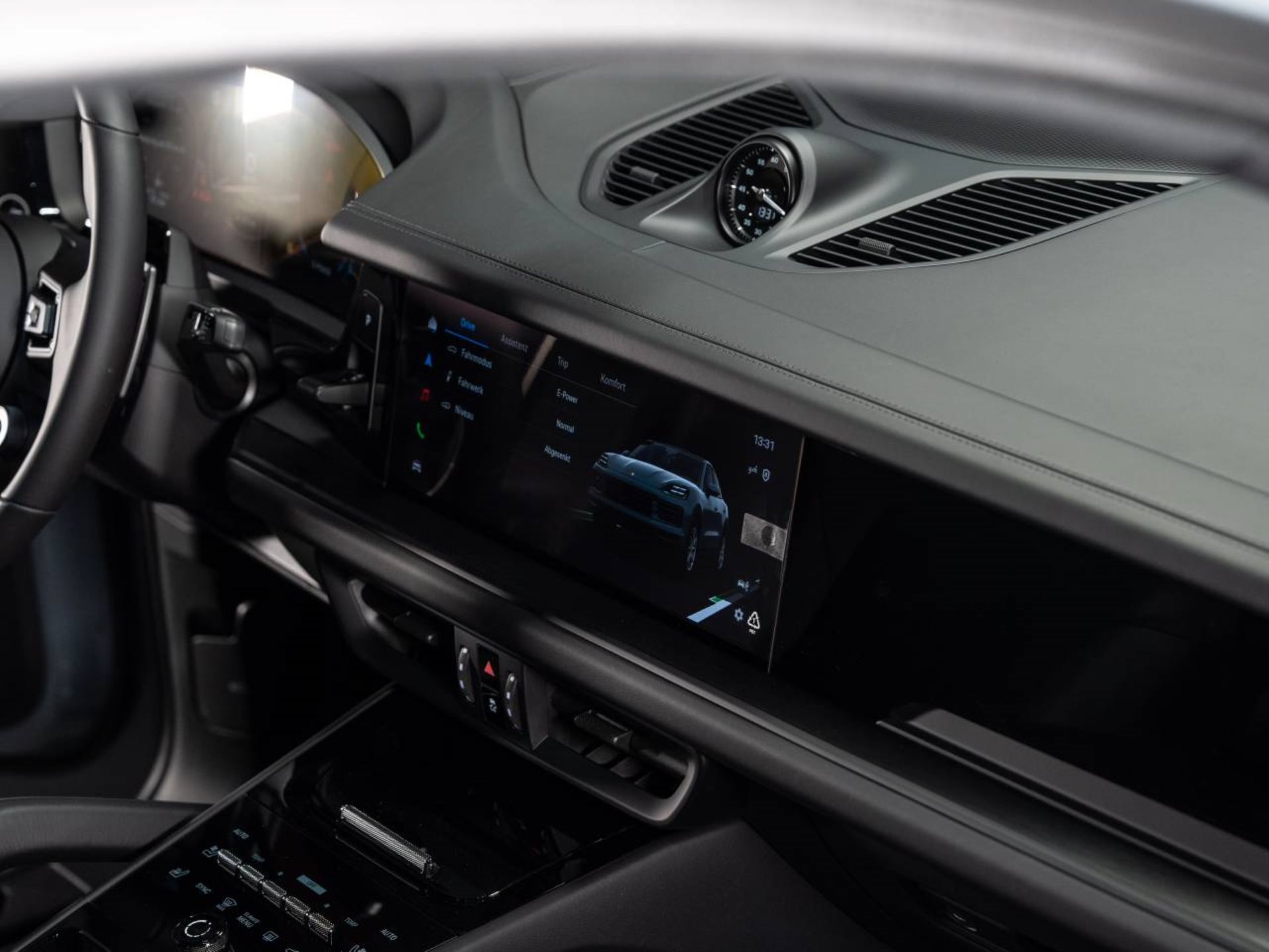 PORSCHE Cayenne E-Hybrid Coupé Black Edition-image-10