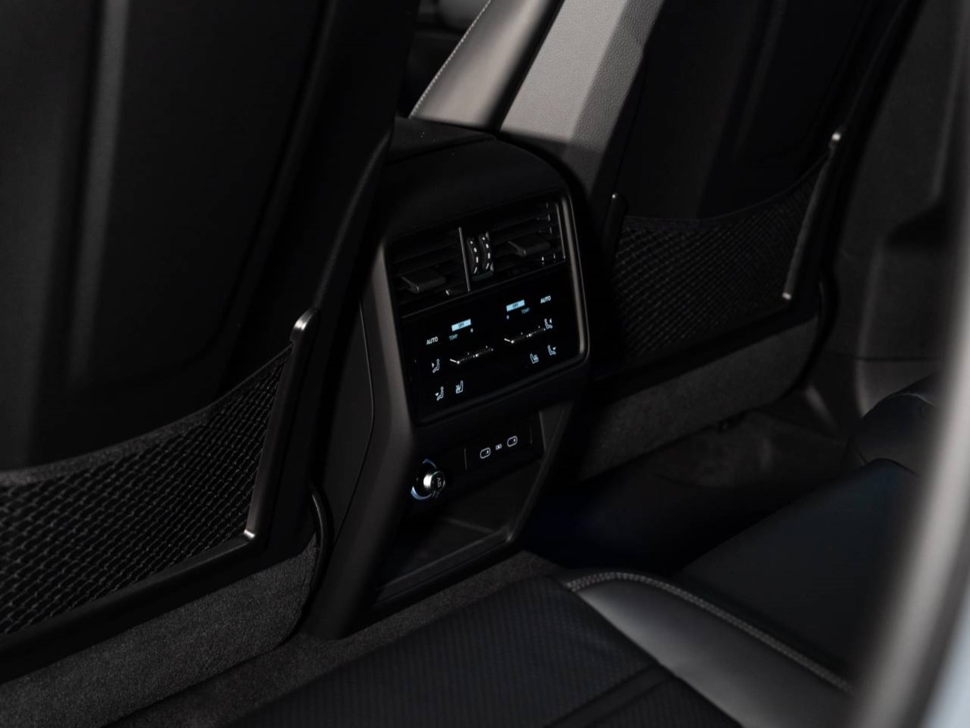 PORSCHE Cayenne E-Hybrid Coupé Black Edition-image-18