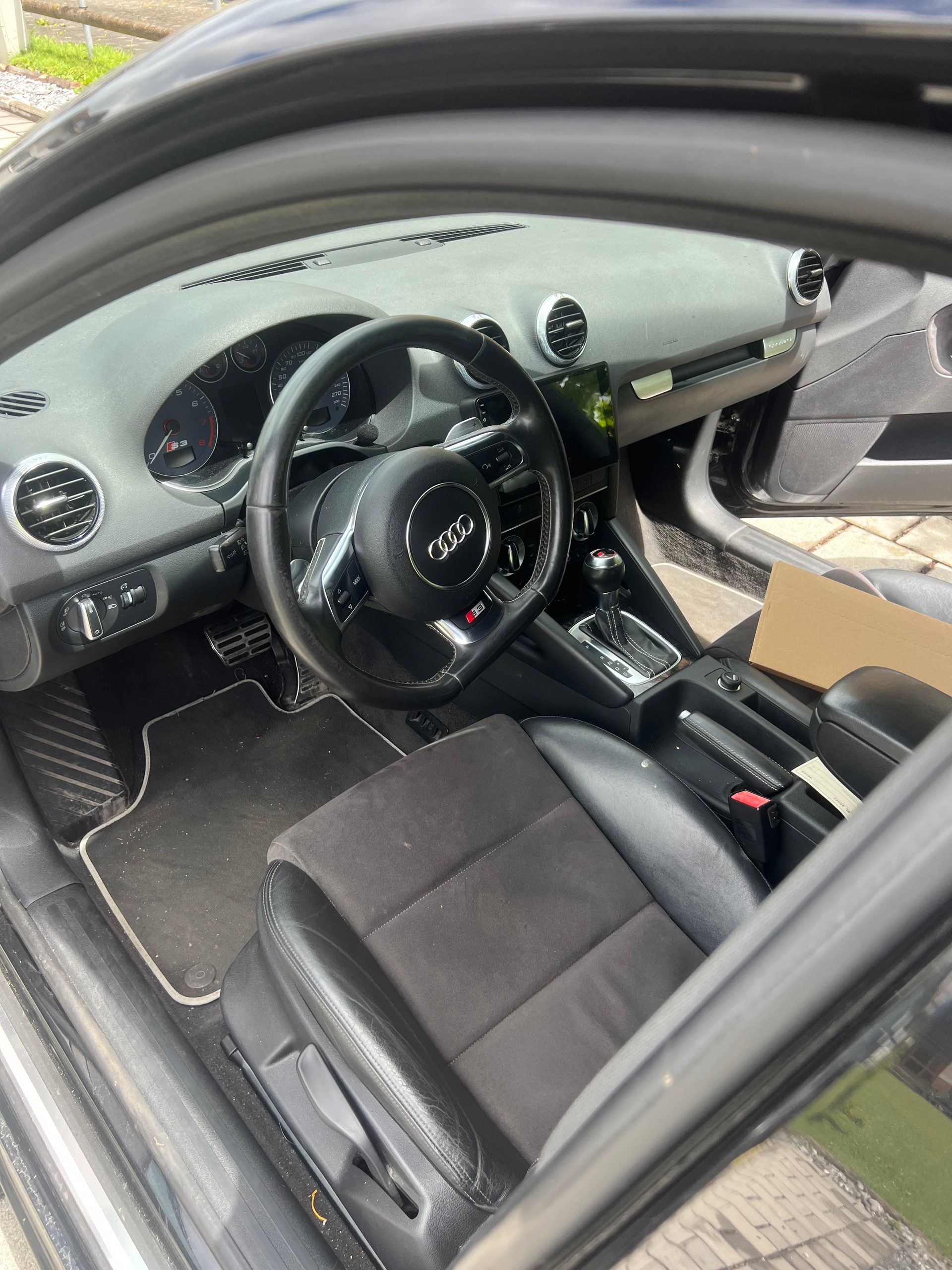 AUDI 2.0 T FSI quattro S-Tronic-image-4