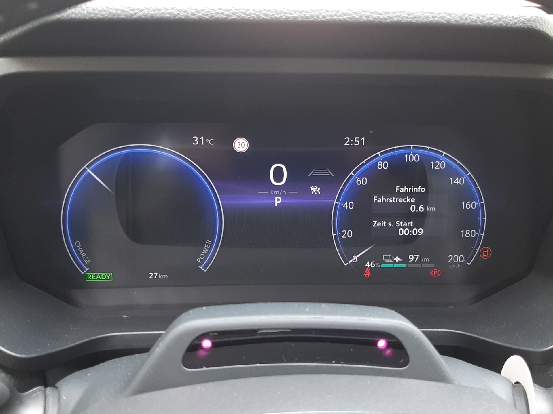 TOYOTA Hilux Double Cab.-Pick-up 59KWh Comfort-image-9