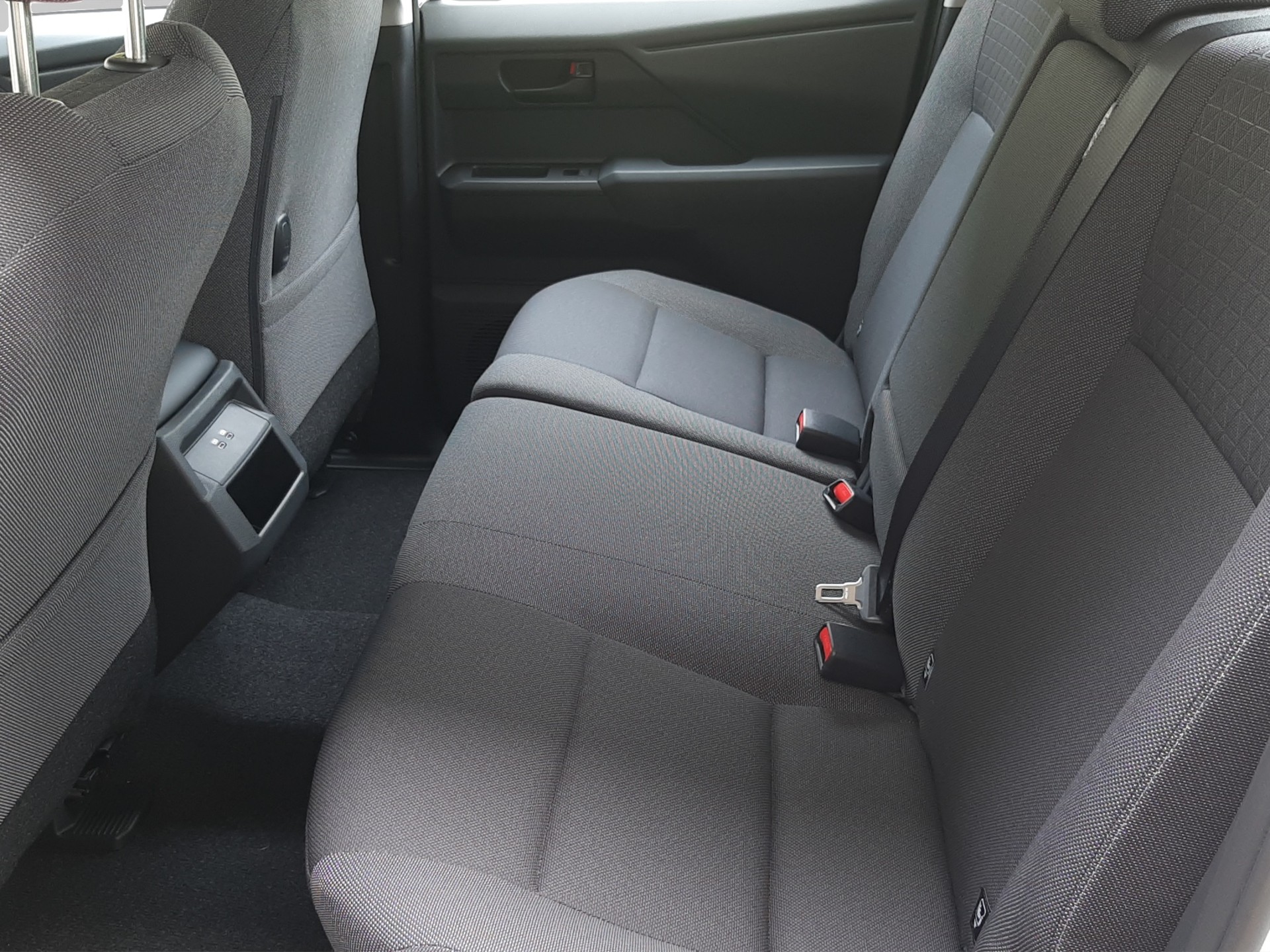 TOYOTA Hilux Double Cab.-Pick-up 59KWh Comfort-image-12