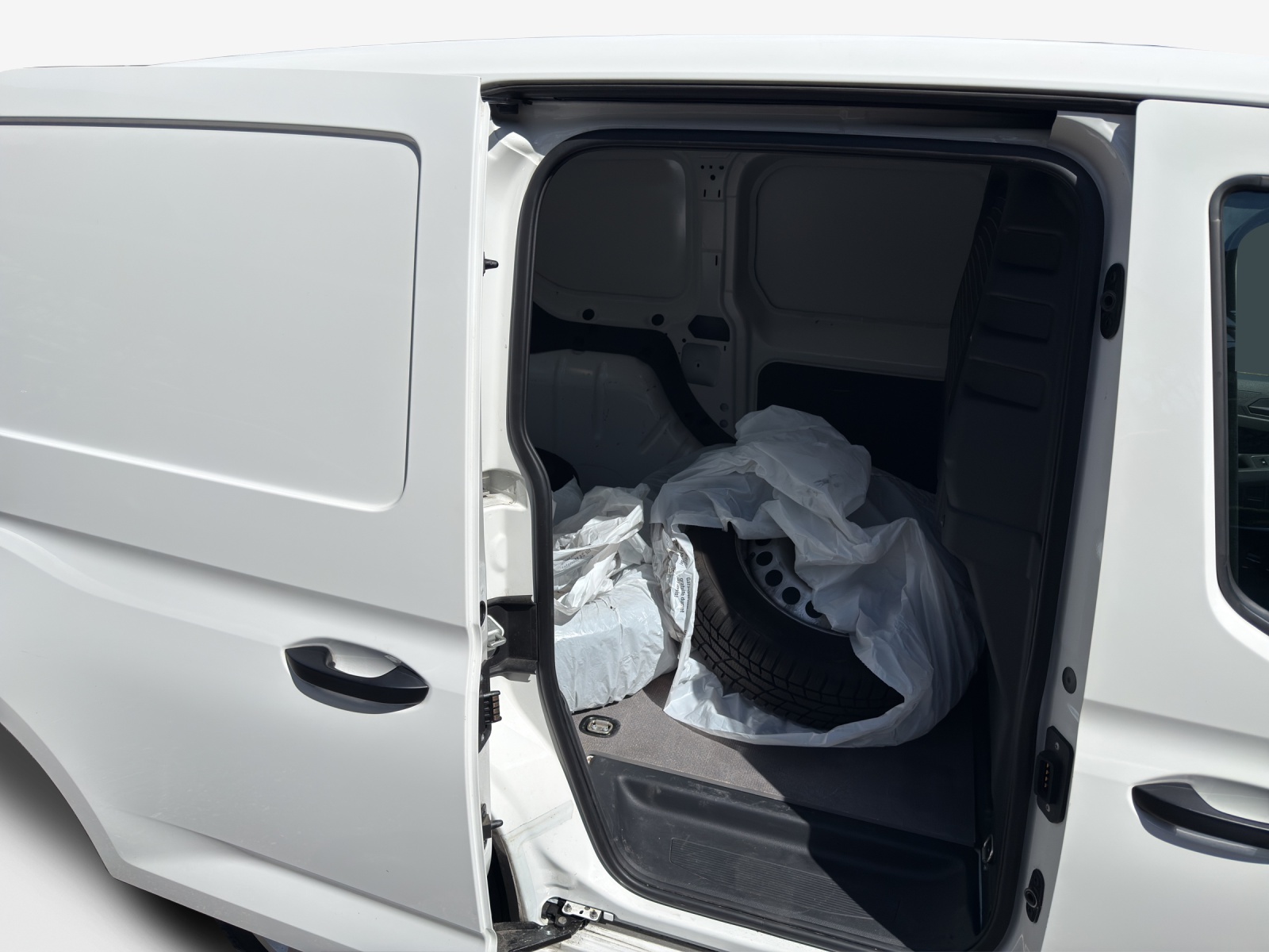 VW Caddy Cargo 2.0TDI-image-11