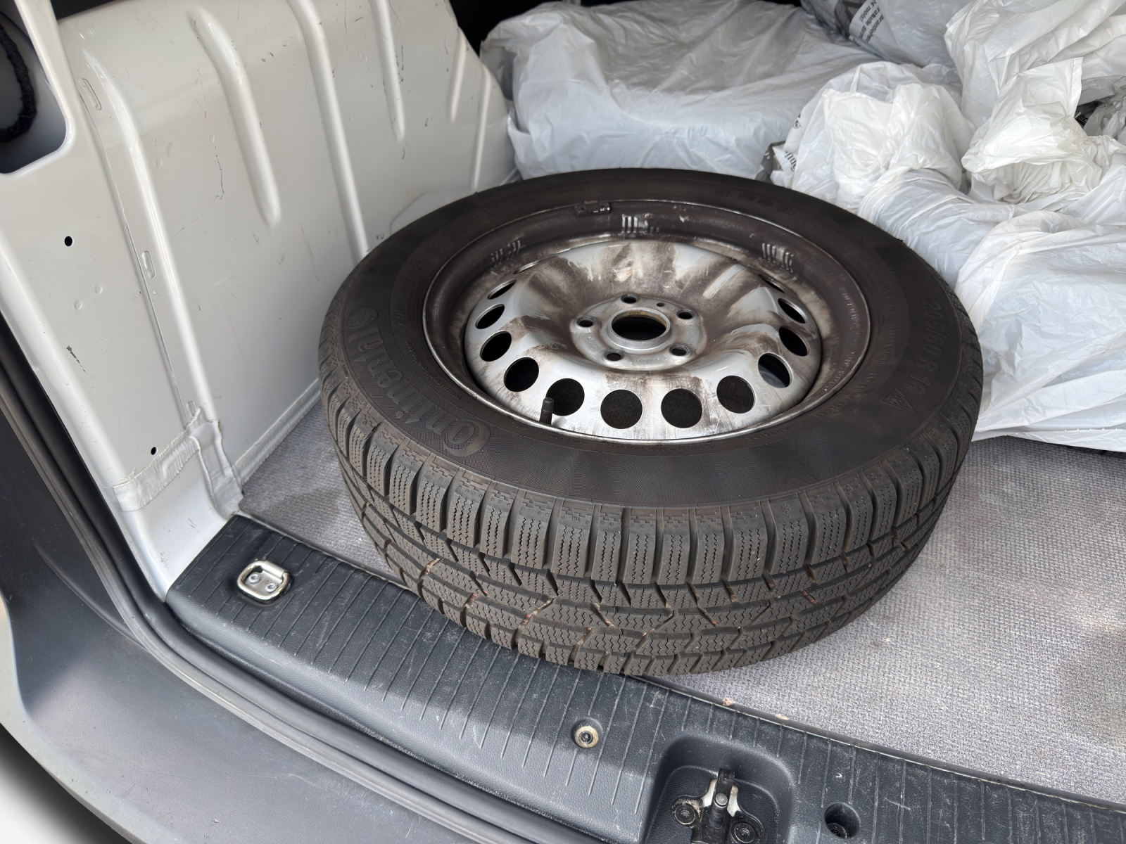 VW Caddy Cargo 2.0TDI-image-13