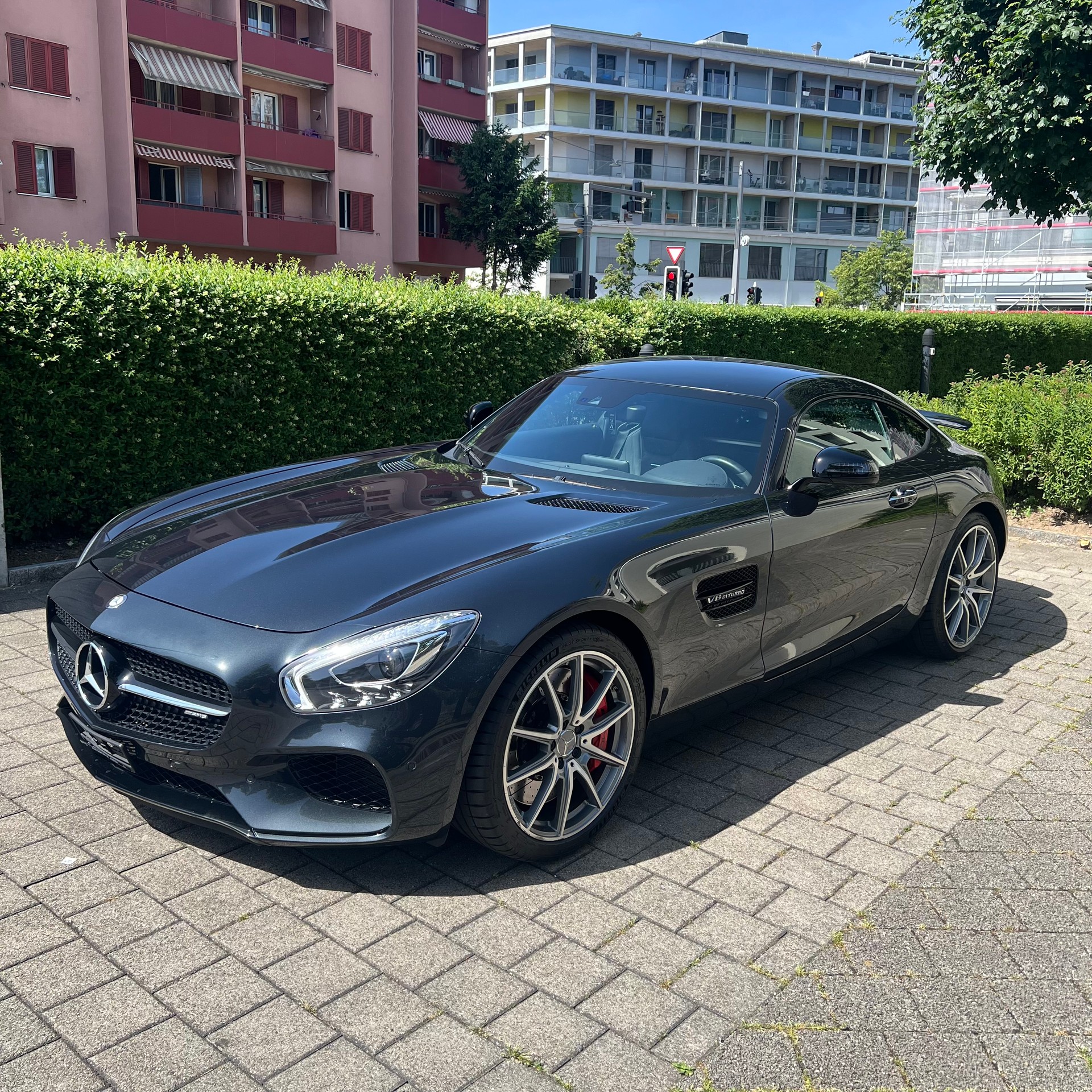 MERCEDES-BENZ AMG GT S-image-1