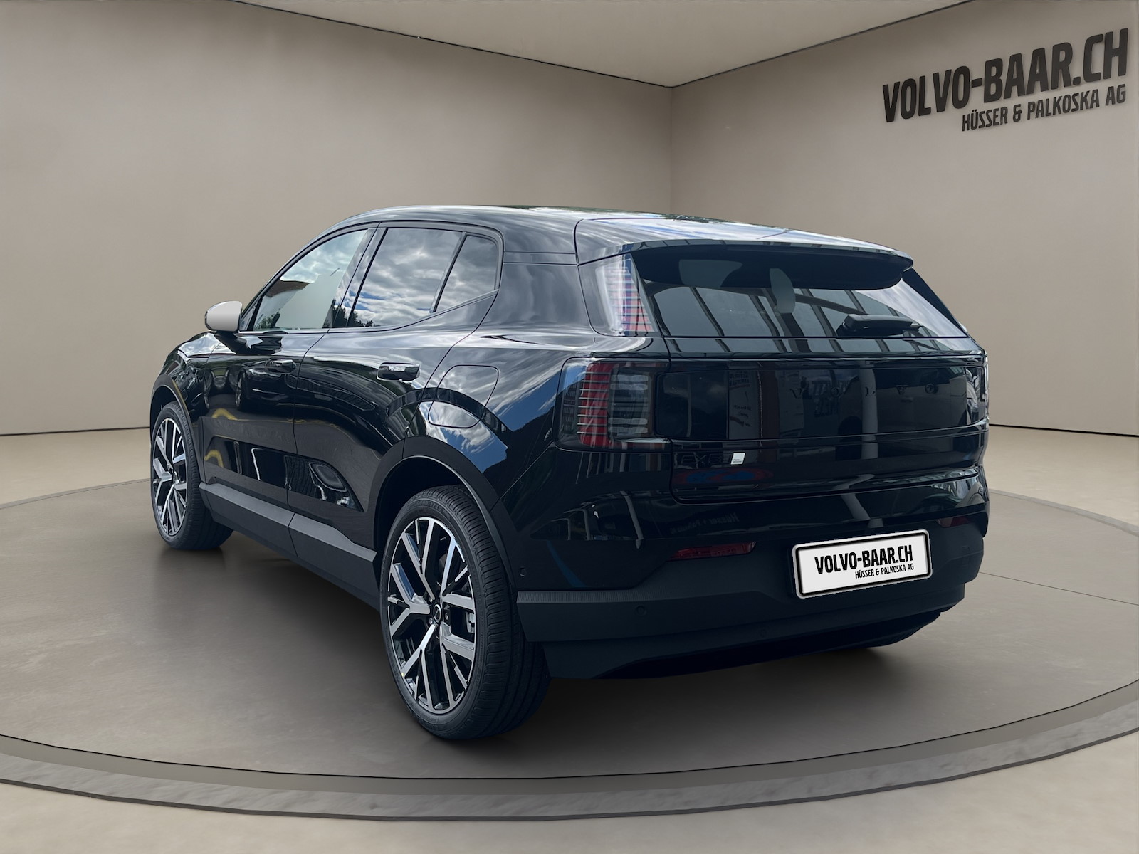 VOLVO EX 30 E60 Twin Ultra Performance Sw. Black Ed. AWD-image-2