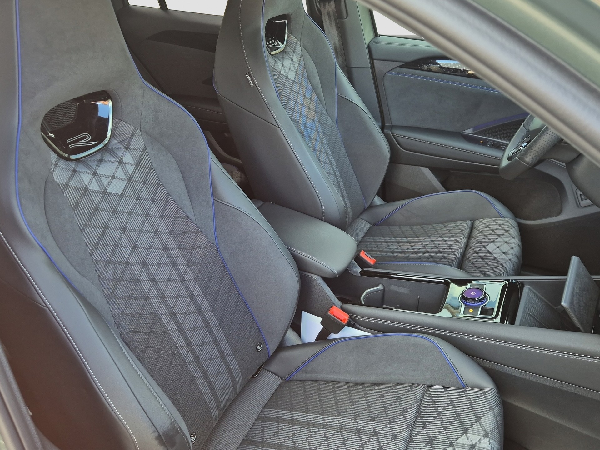 VW Tiguan 2.0 TSI DSG R-Line Plus 4Motion-image-17